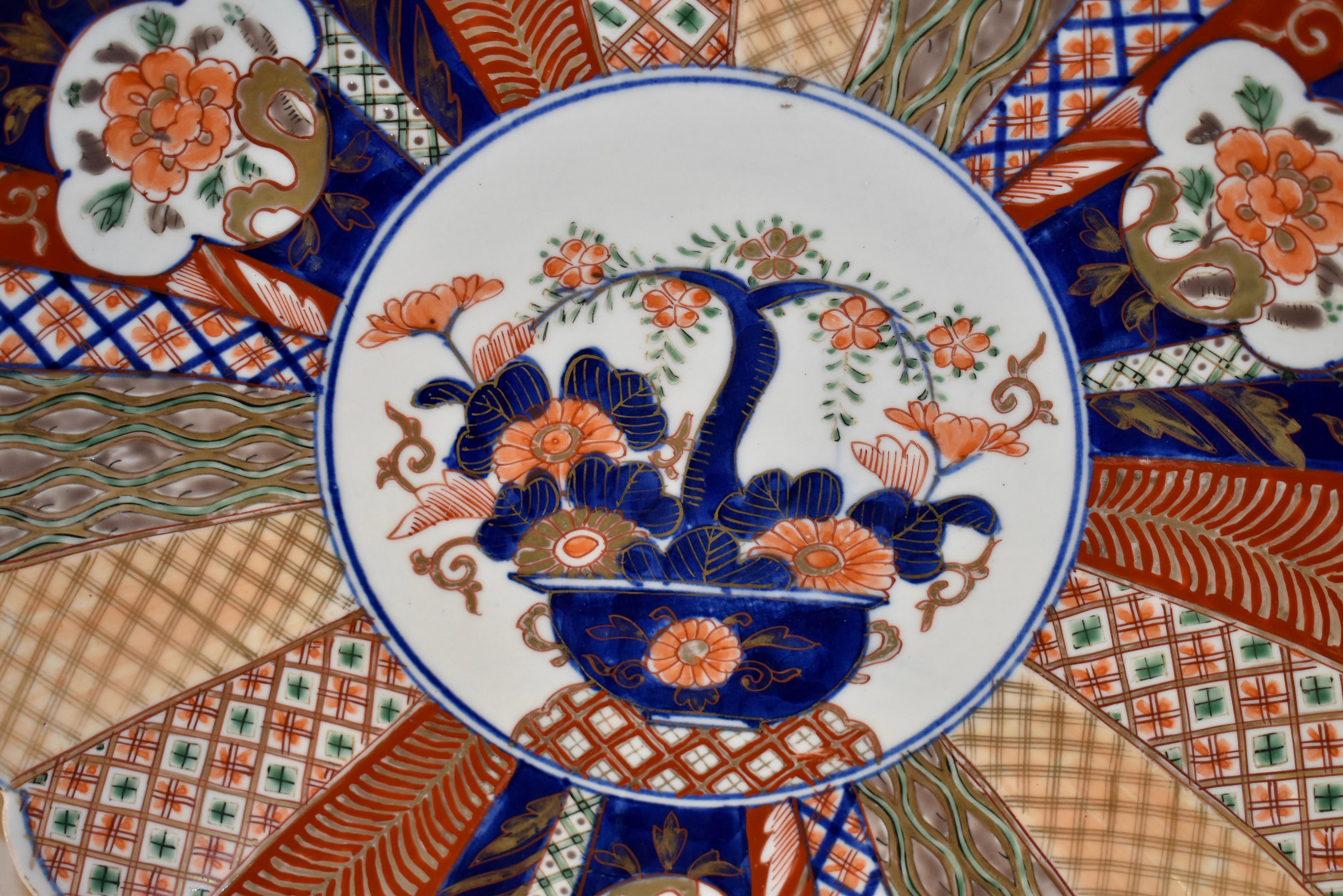 19th Century Imari Charger In Good Condition For Sale In High Point, NC