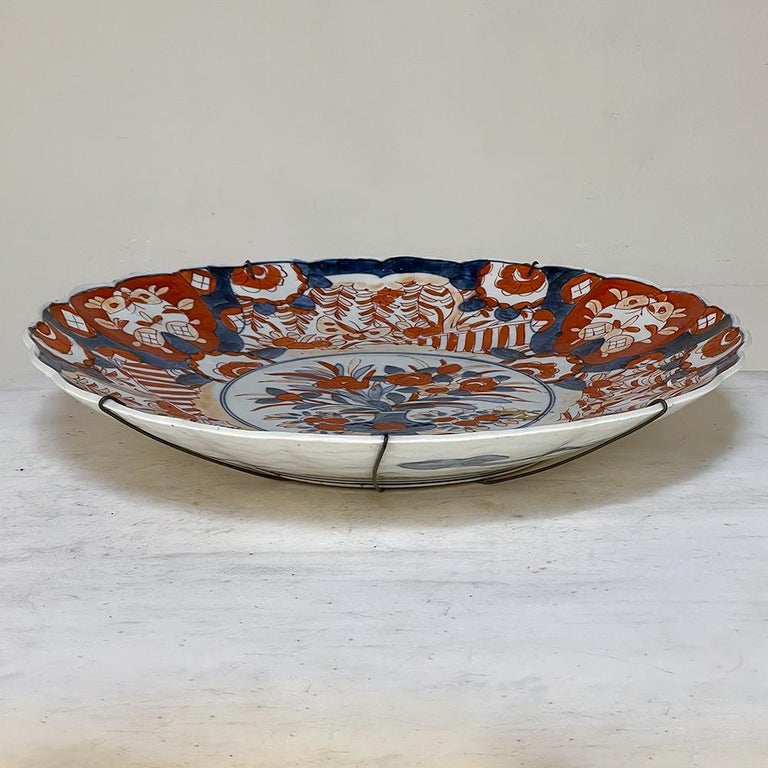 19th Century Imari Hand-Painted Charger For Sale 4