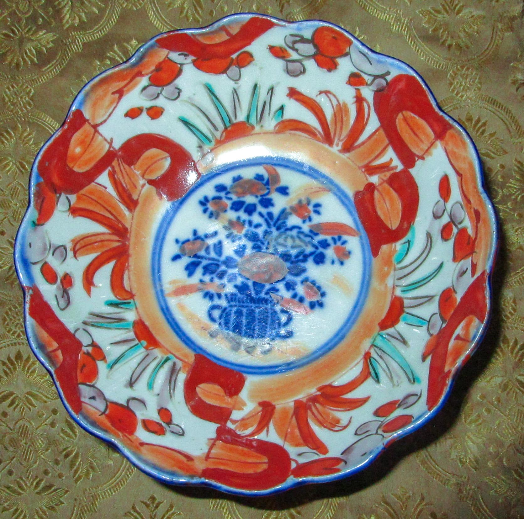Porcelain 19th Century Imari Japanese Meiji Scalloped Bowl