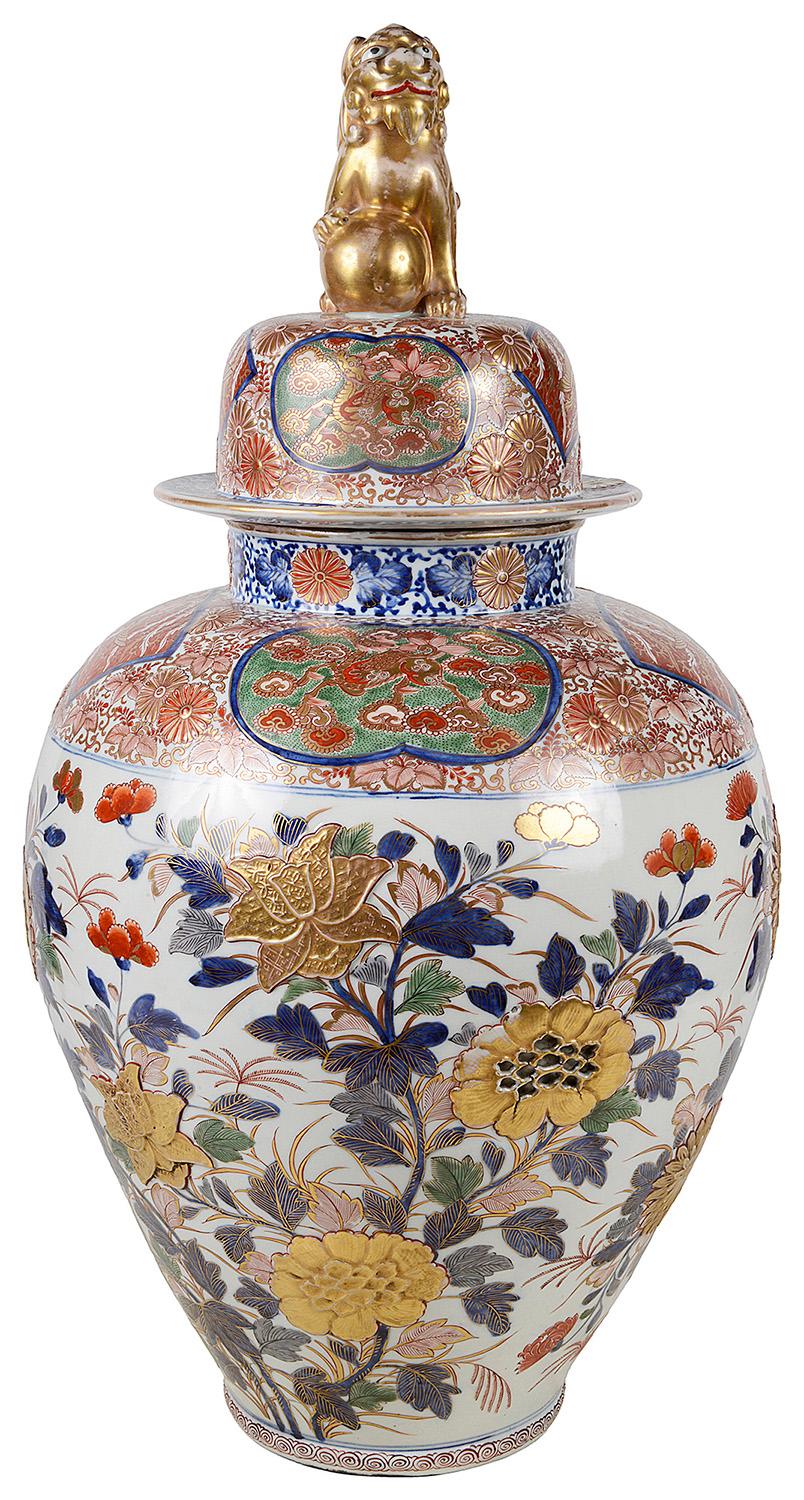 Porcelaine Vase à couvercle Imari japonais du XIXe siècle, vers 1840 en vente