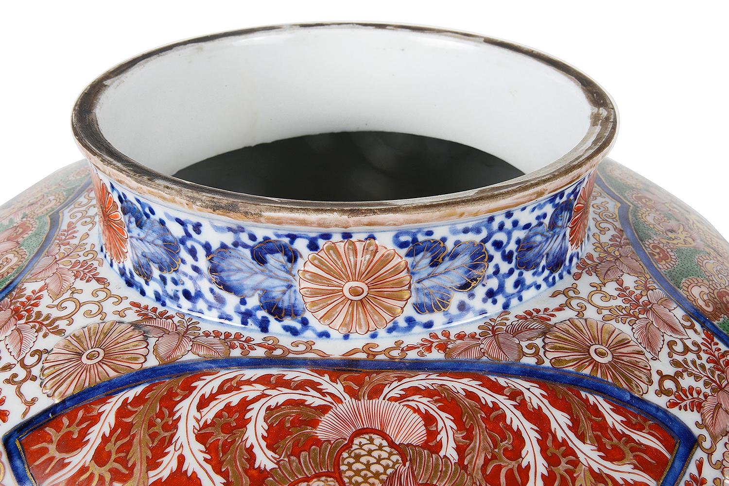 19th Century Japanese Imari Lidded Vase, circa 1840 For Sale 4
