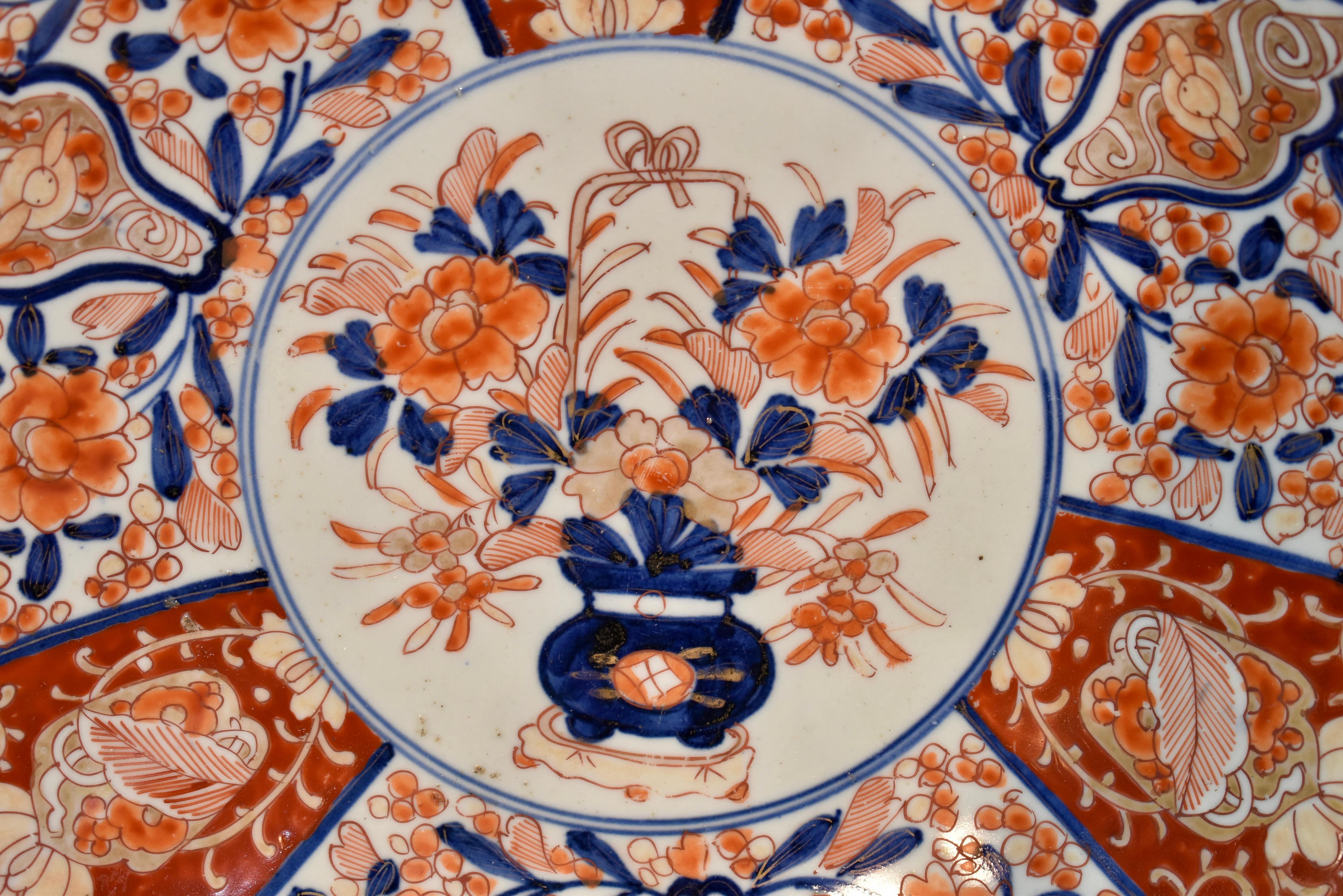 Hand-Painted 19th Century Imari Plate For Sale