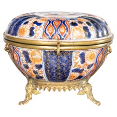 Boîte à bijoux à couvercle en porcelaine Imari du 19e siècle
