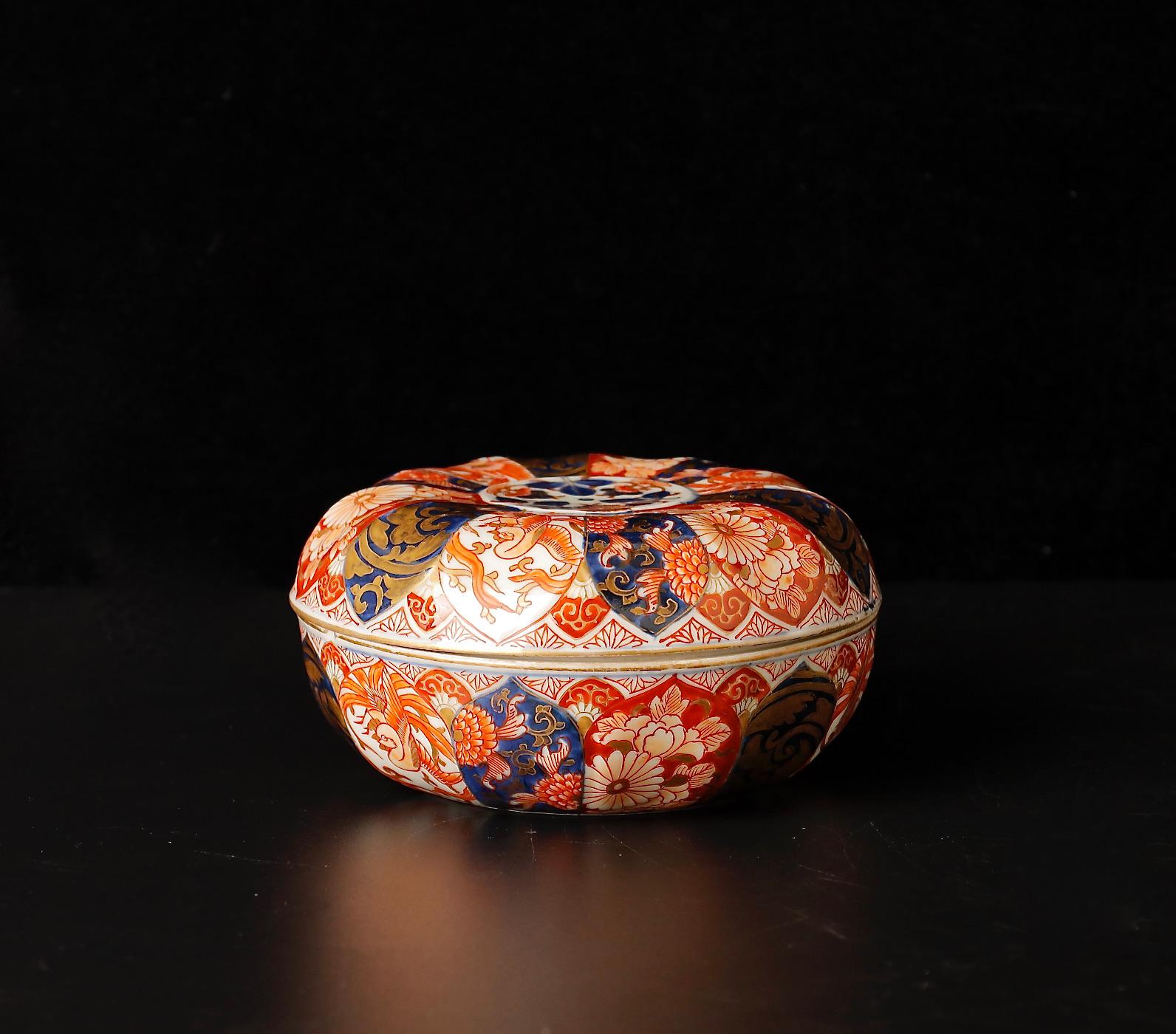 Japanese 19th Century Imari Porcelain Treasure Box For Sale