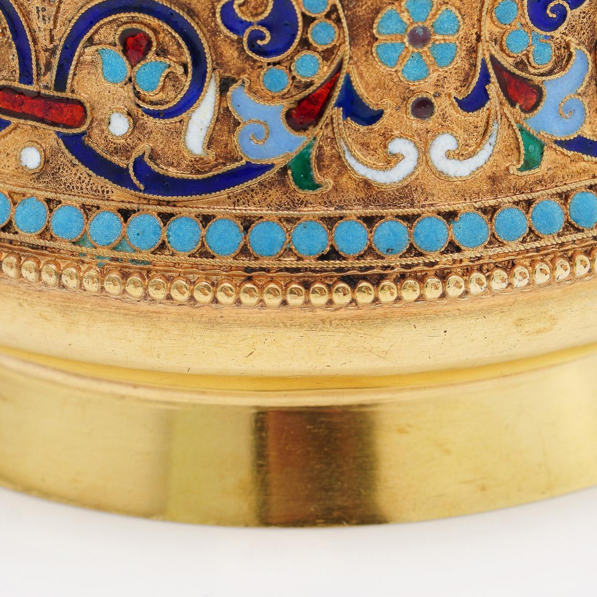 Porte-verre à thé russe impérial du 19ème siècle en émail argenté et doré, vers 1880 4