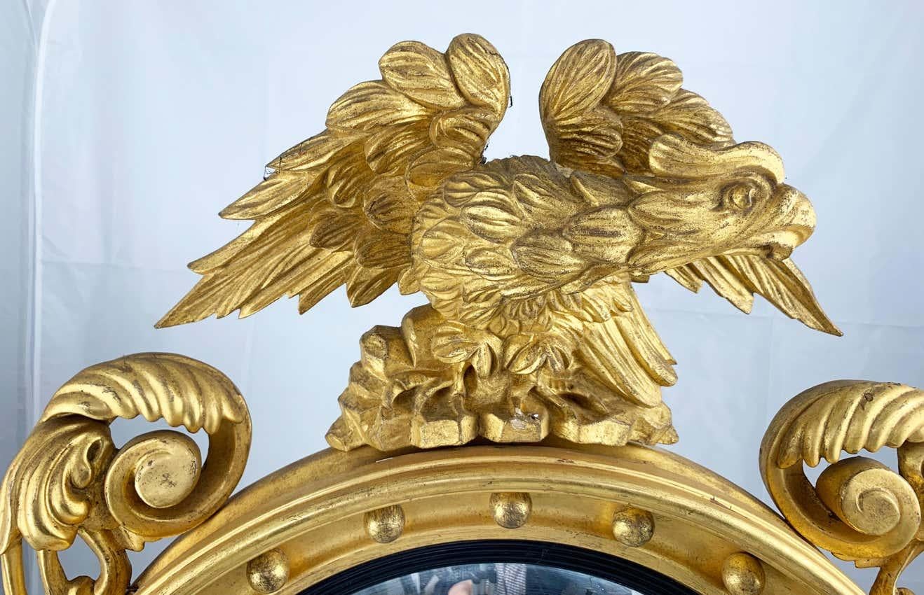 Beeindruckender konvexer Regency-Wandspiegel aus geschnitztem vergoldetem Holz, 19. Jahrhundert im Zustand „Gut“ im Angebot in Southall, GB