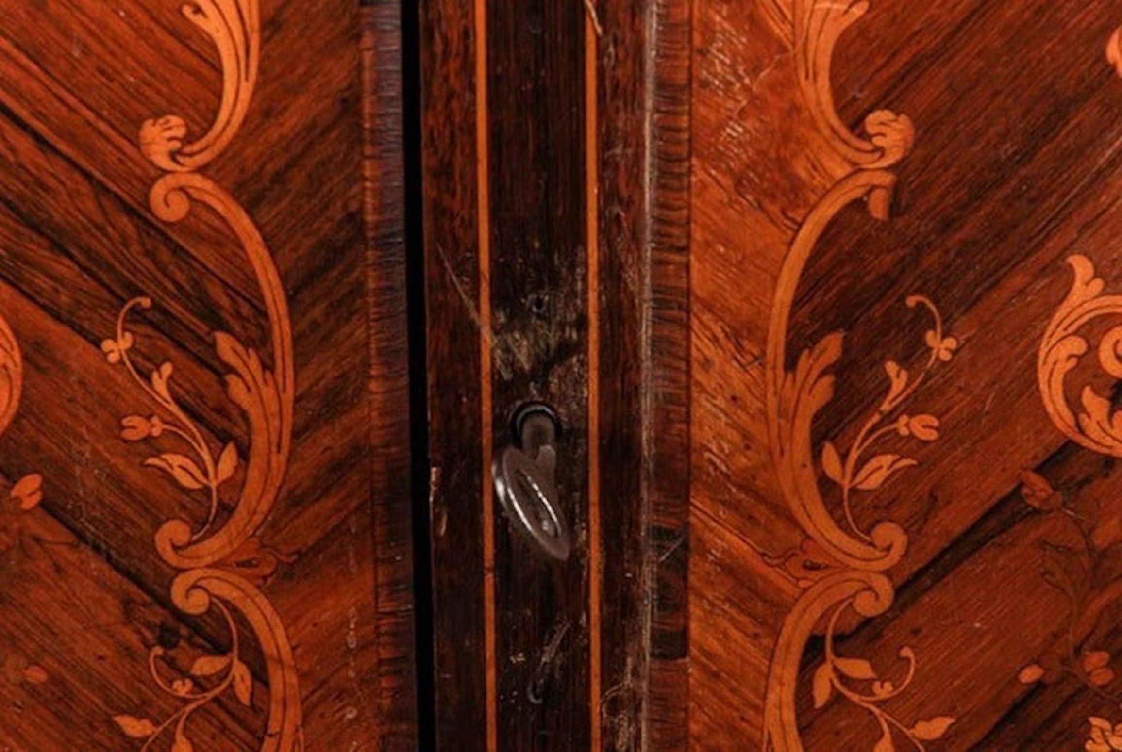 Bronzo Armadio intarsiato del XIX secolo nello stile di Luigi XV Napoleone III in vendita