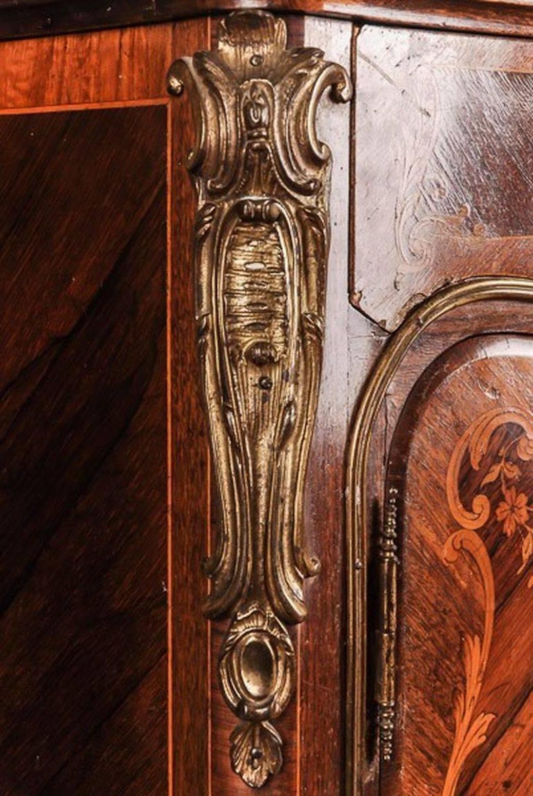 Armadio intarsiato del XIX secolo nello stile di Luigi XV Napoleone III in vendita 1