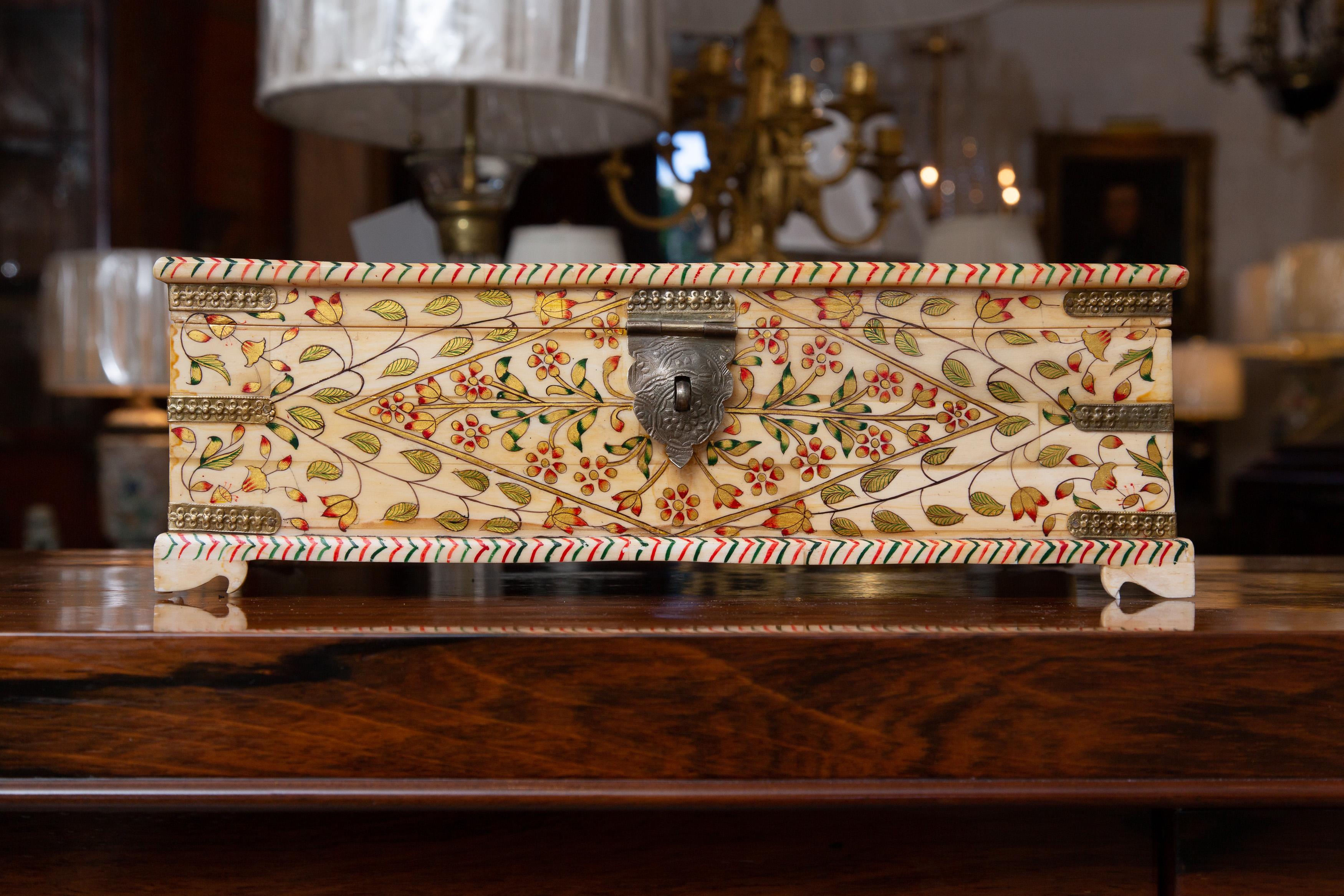 19th Century Indian Bone Lidded Box Decorated with Flowers and Foliage In Good Condition In WEST PALM BEACH, FL