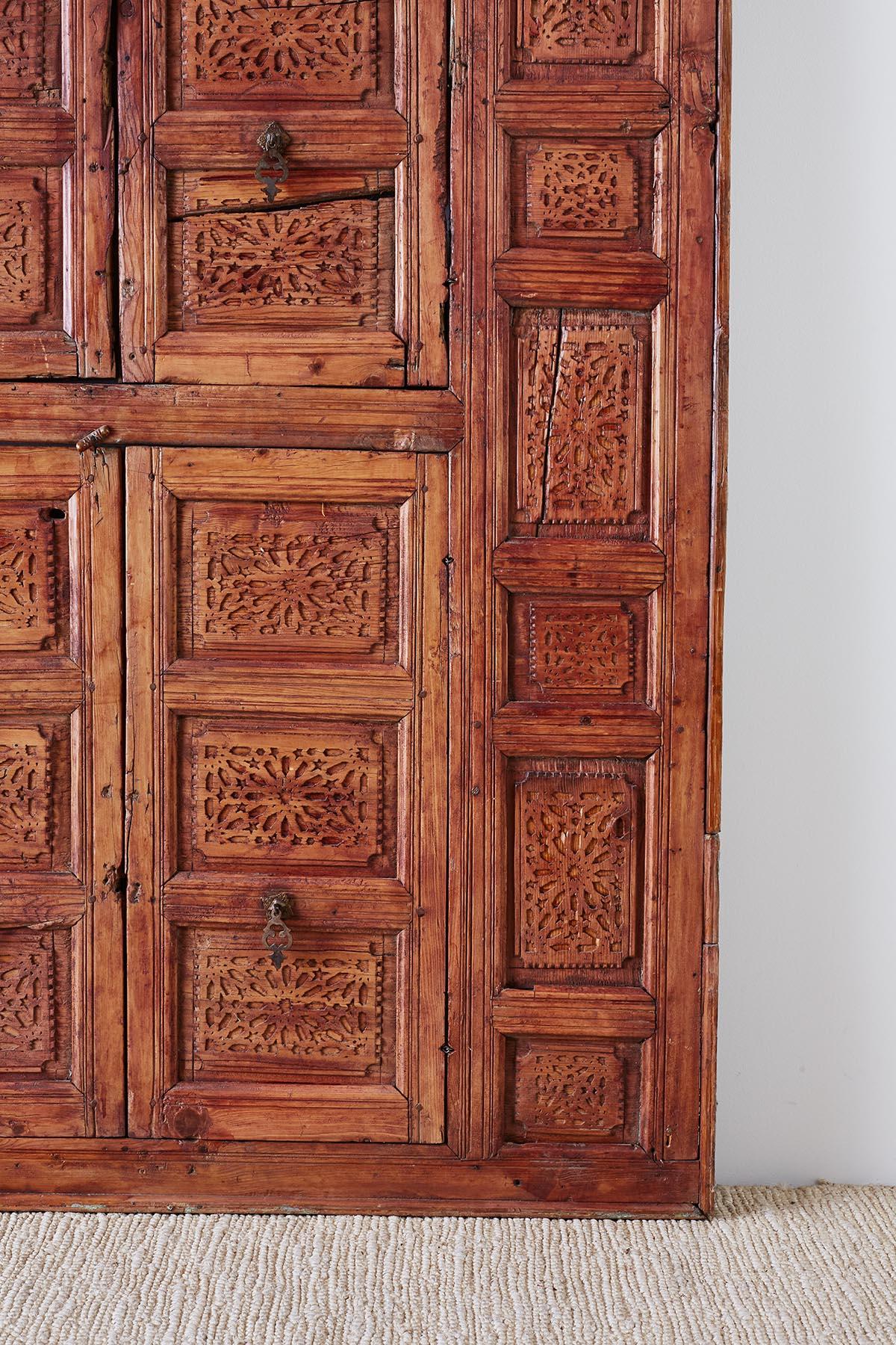 19th Century Indian Carved Panel with Shutter Windows In Distressed Condition For Sale In Rio Vista, CA