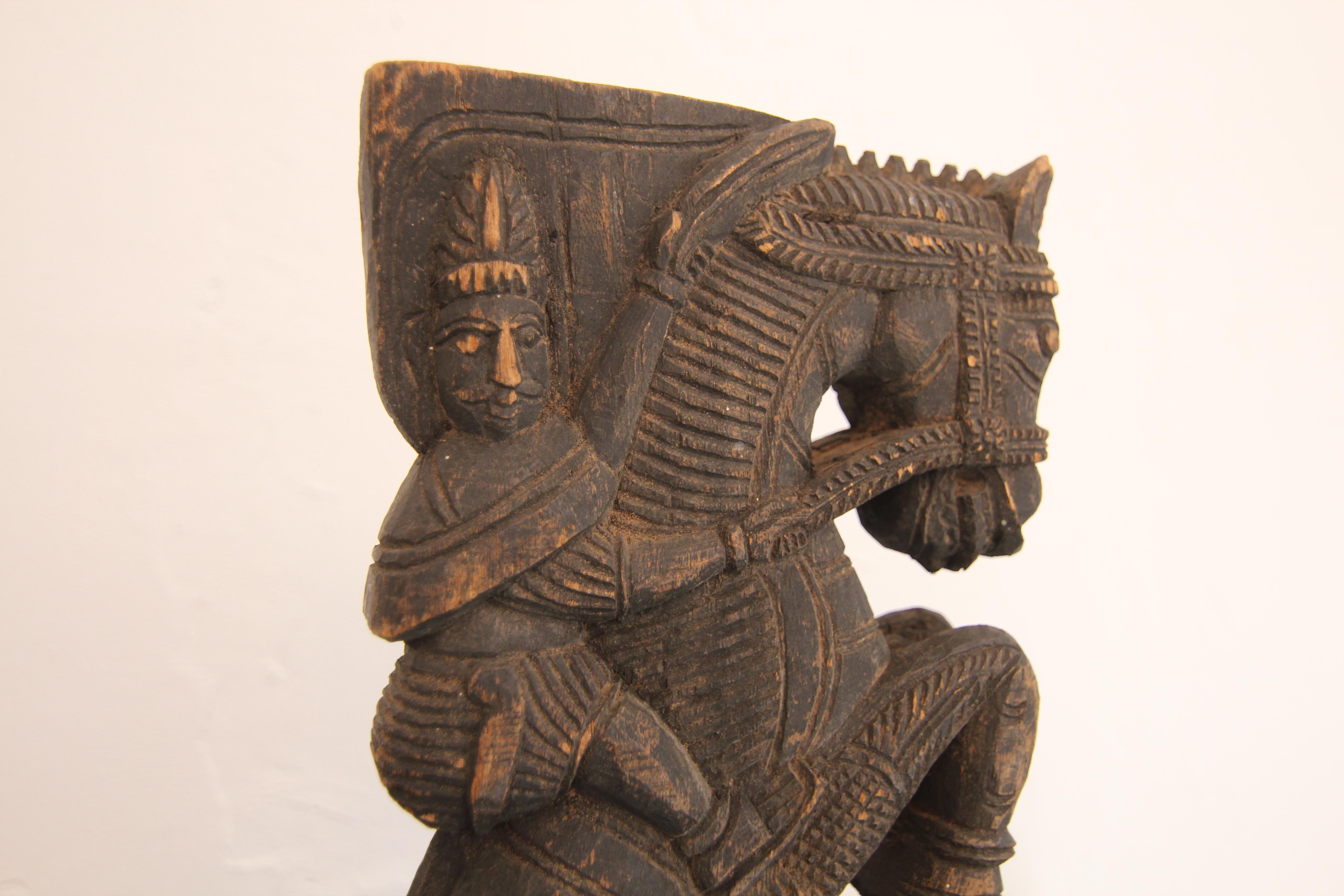 Oggetto in legno intagliato indiano del XIX secolo in vendita 9