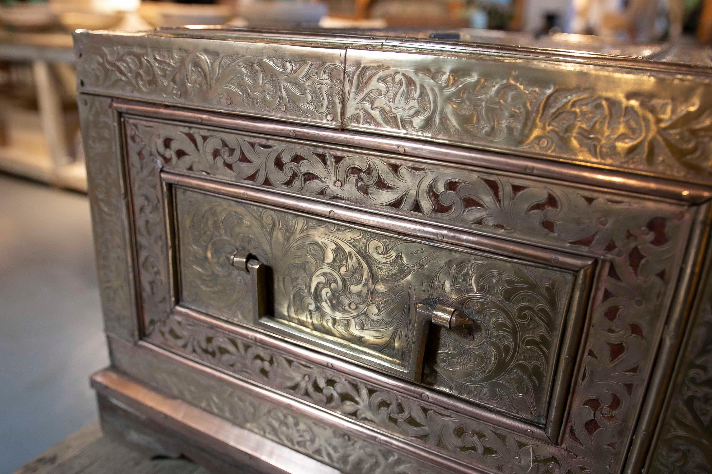19th Century Indian Chest with Wooden Frame Covered in Embossed Brass  For Sale 13