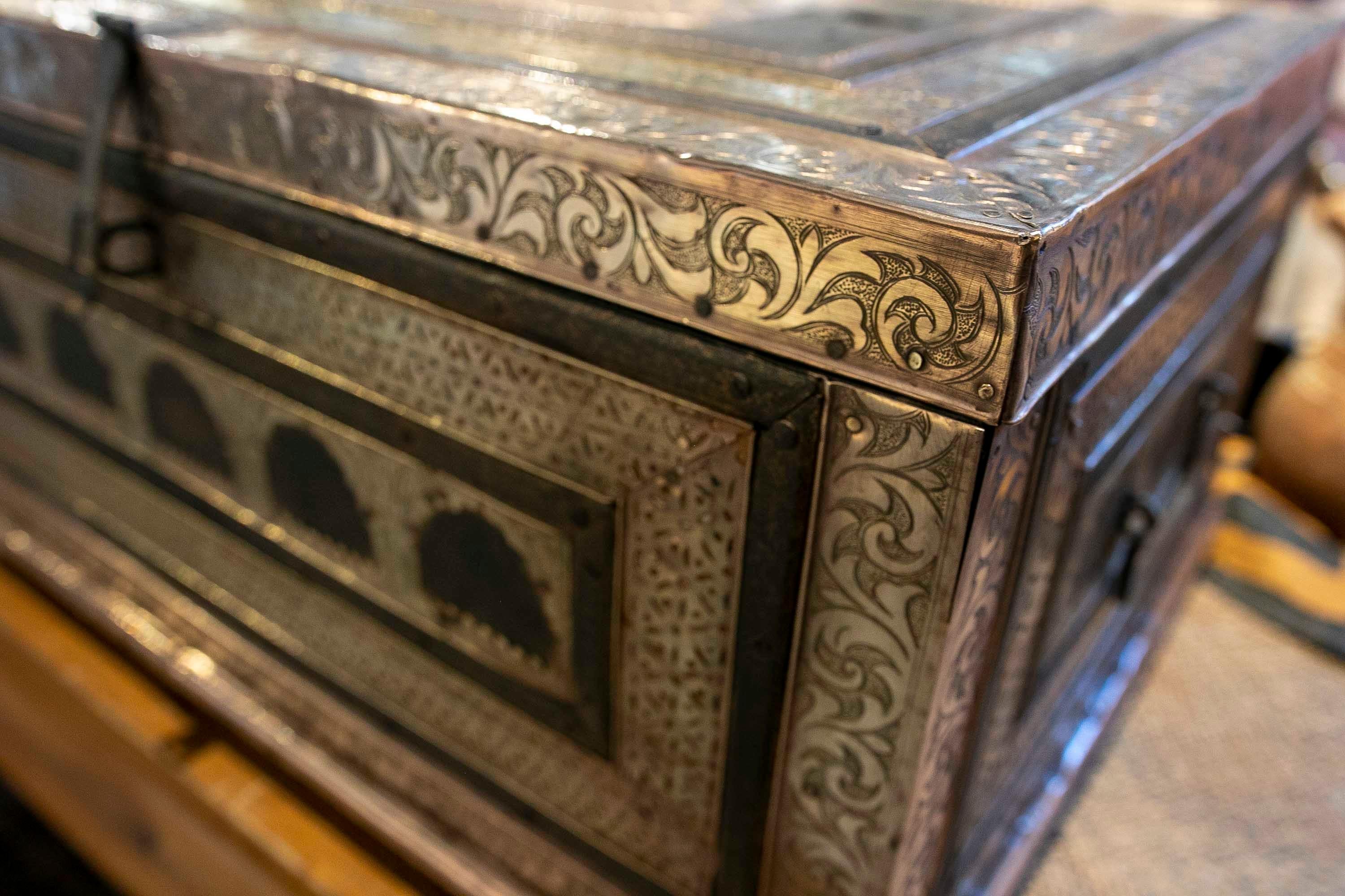 19th Century Indian Chest with Wooden Frame Covered in Embossed Brass  For Sale 15