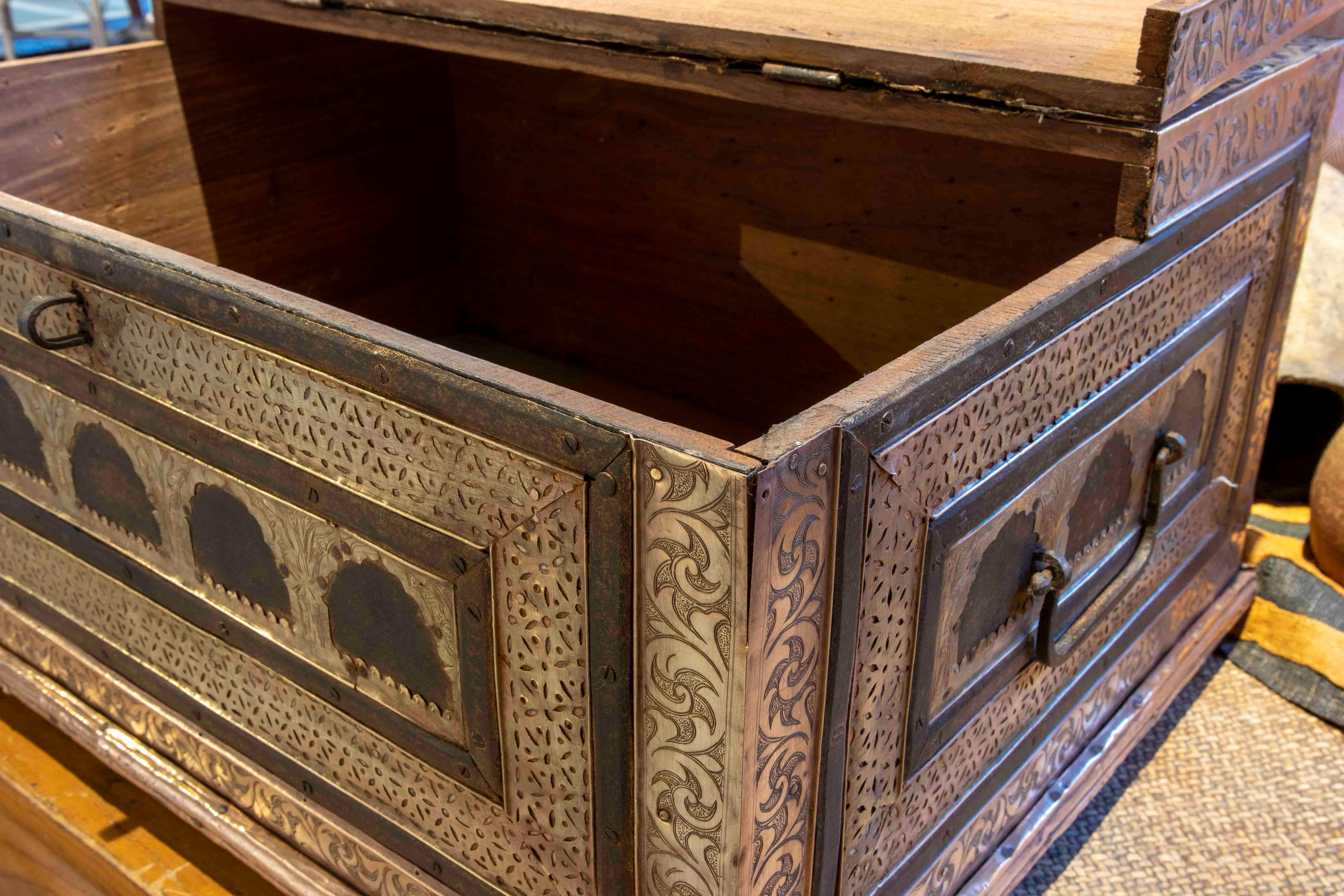 19th Century Indian Chest with Wooden Frame Covered in Embossed Brass  For Sale 5