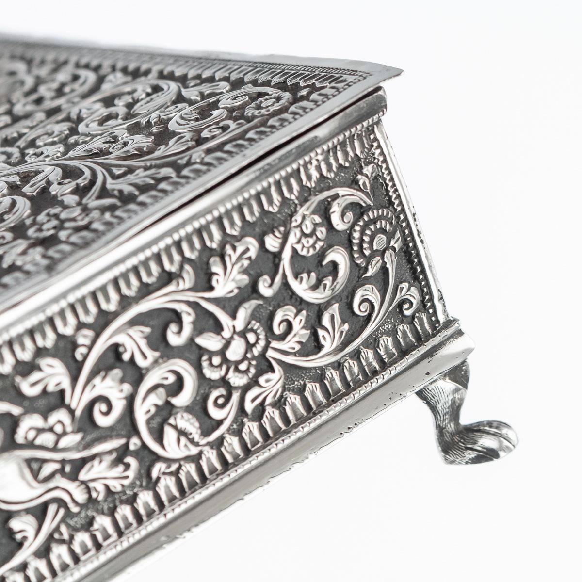 19th Century Indian Colonial Cutch Solid Silver Double Cigar Box, circa 1890 14