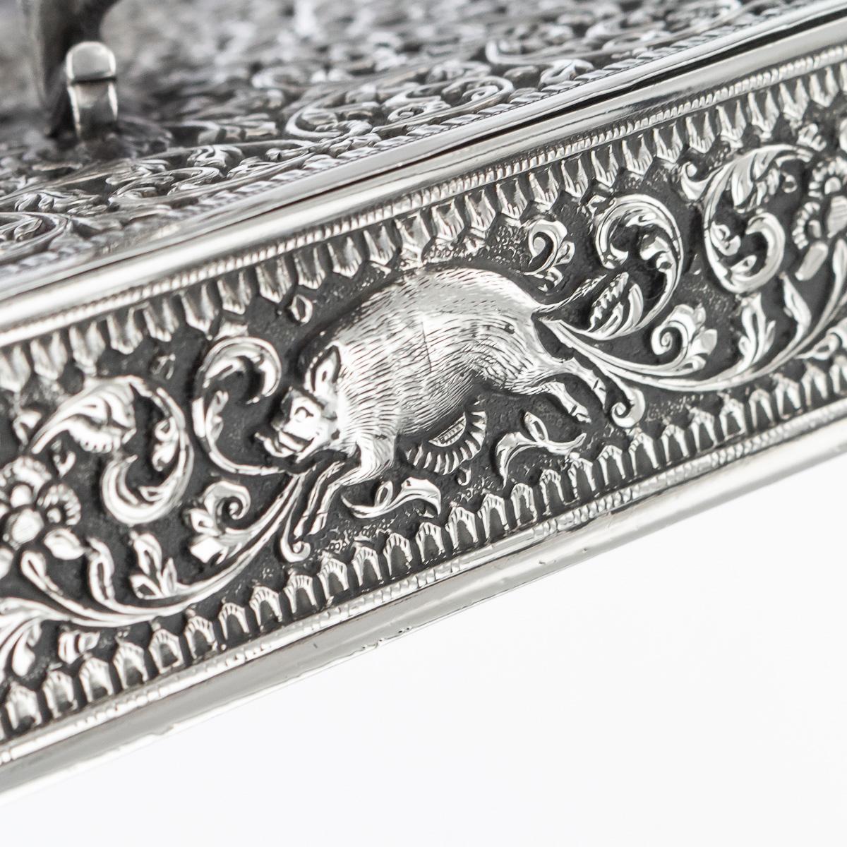 19th Century Indian Colonial Cutch Solid Silver Double Cigar Box, circa 1890 16