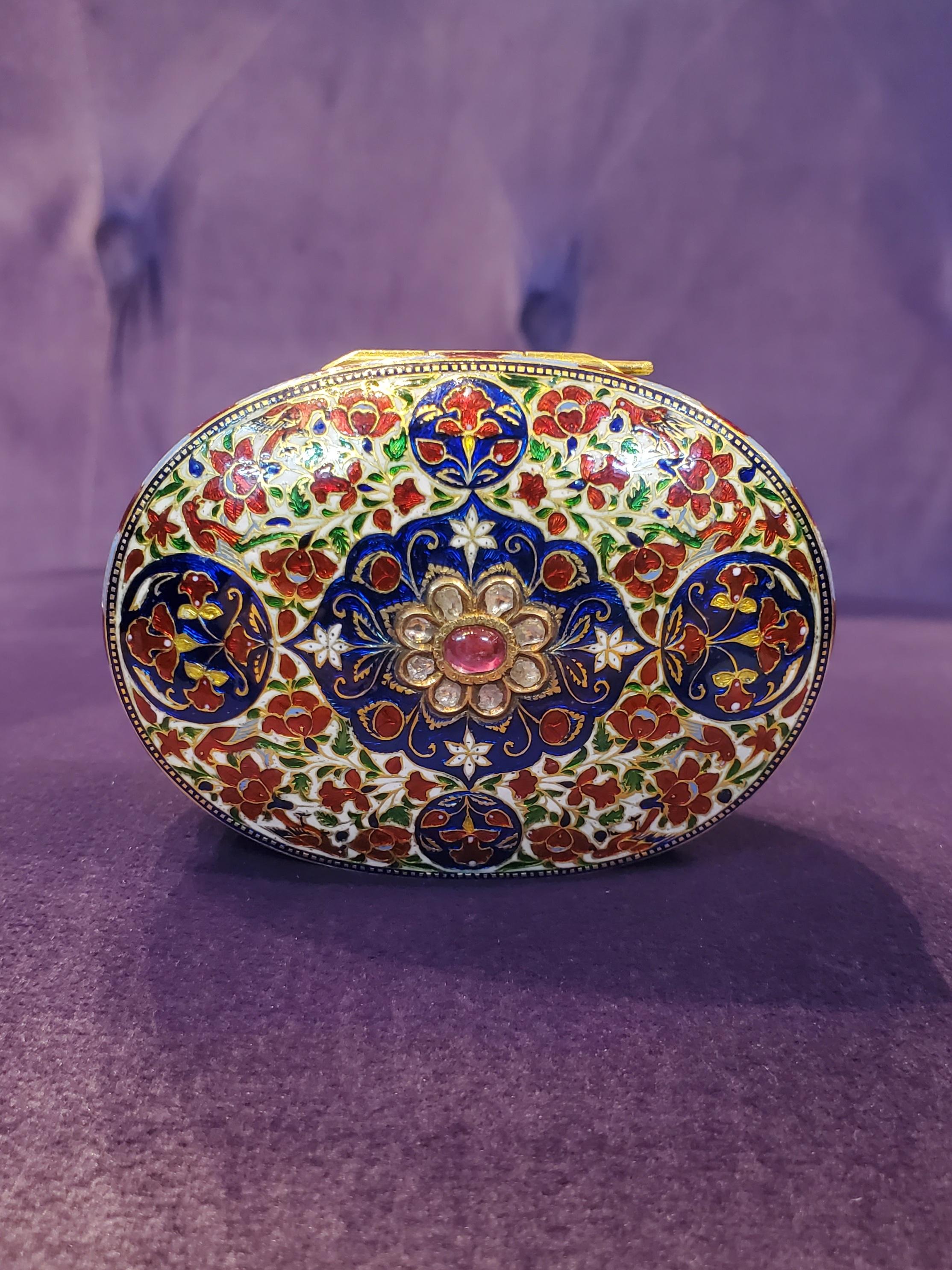 19th Century Indian Enamel Gold Box For Sale 7