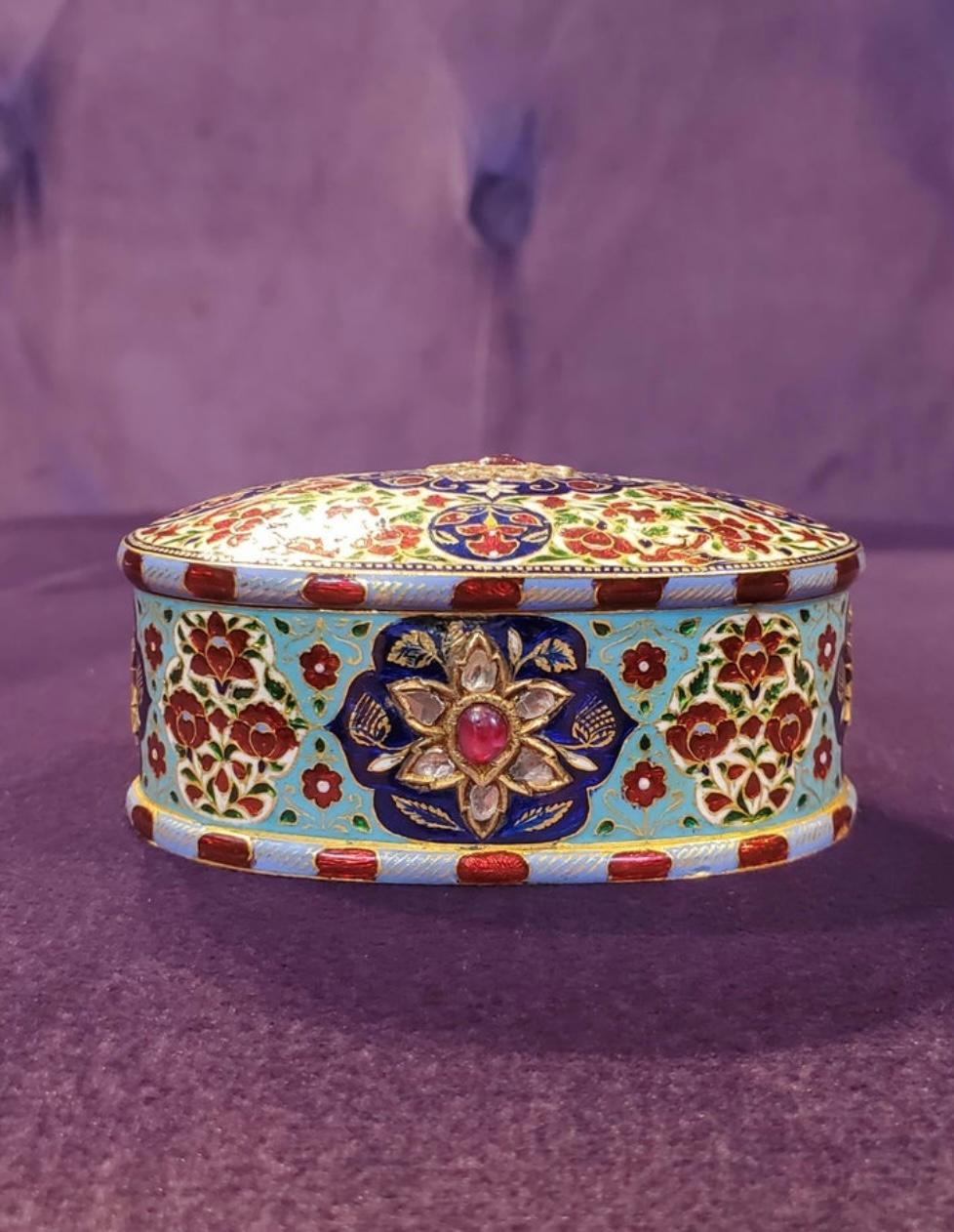 19th Century Indian Enamel Gold Box For Sale 6