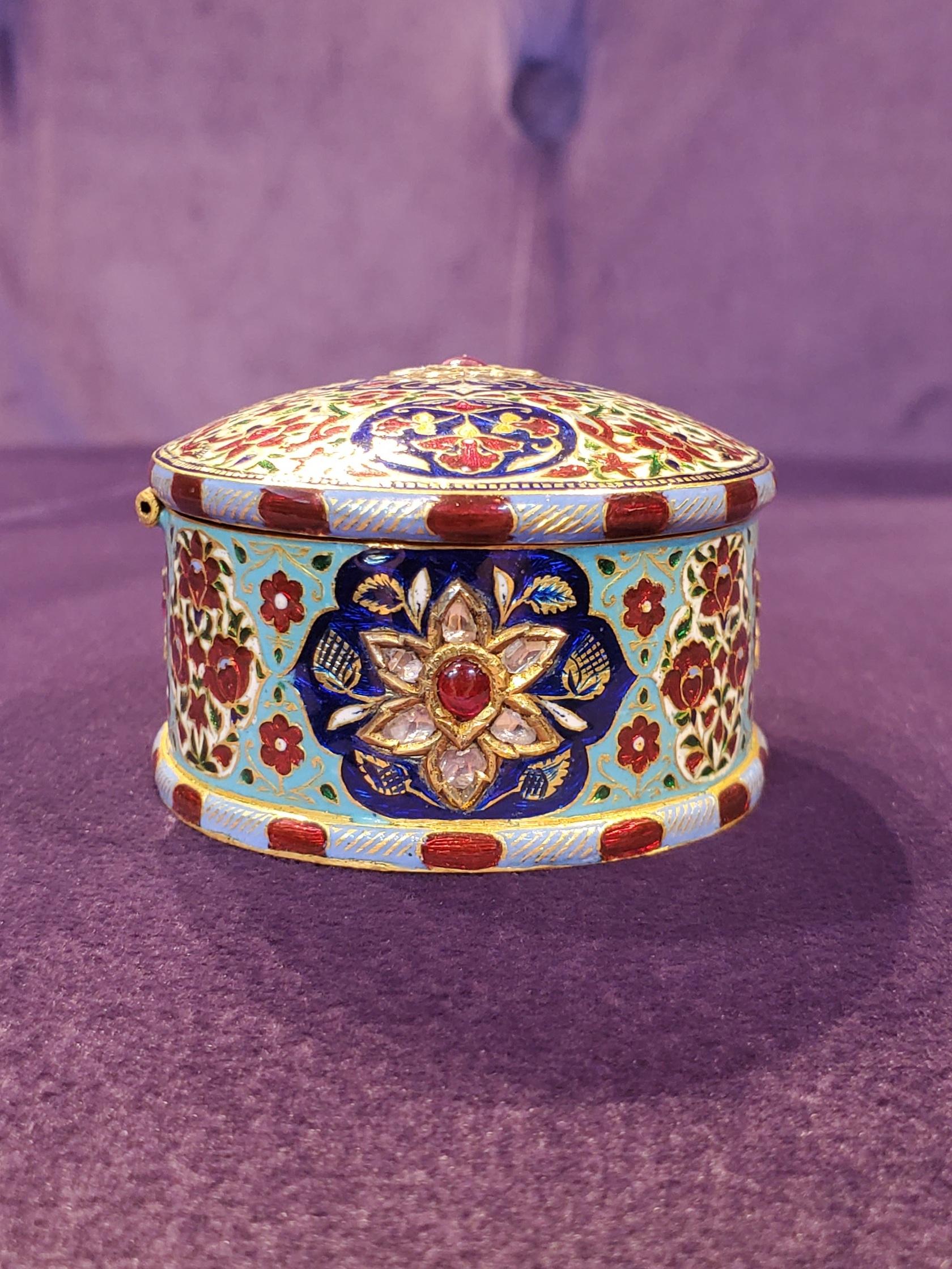 19th Century Indian Enamel Gold Box For Sale 8