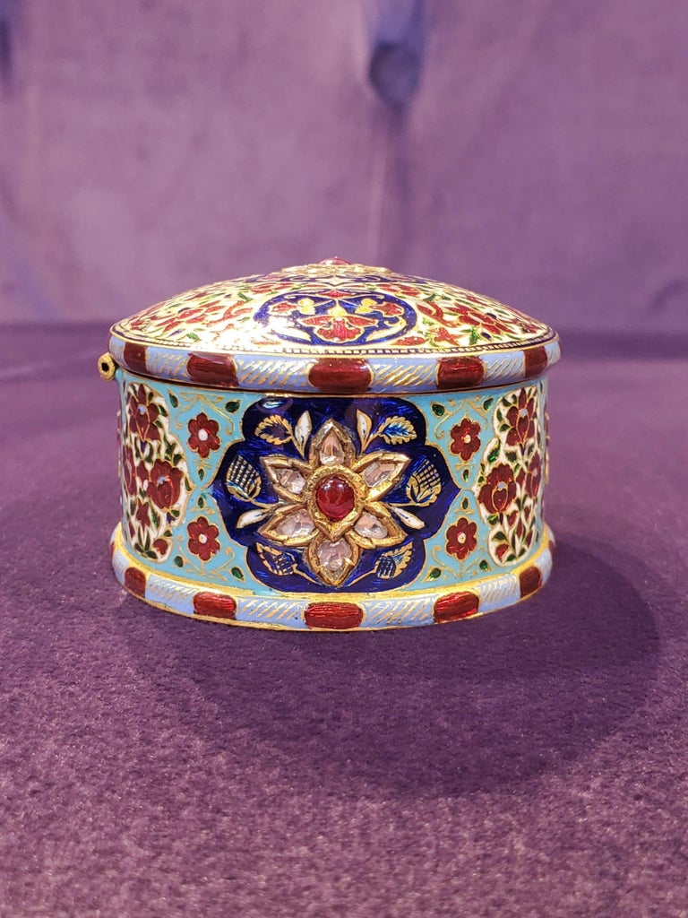 19th Century Indian Enamel Gold Box For Sale at 1stDibs