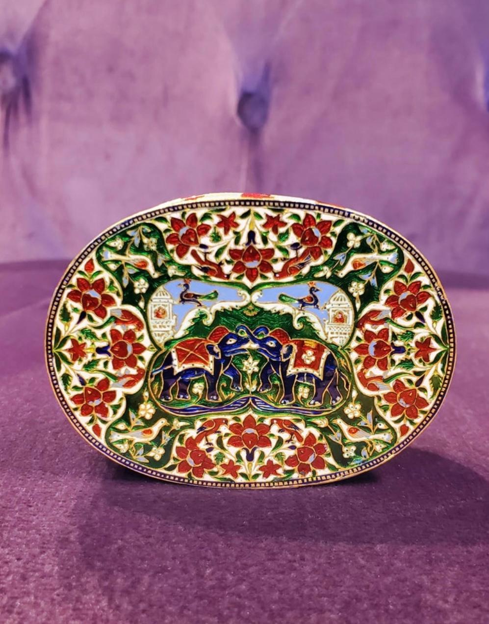 19th Century Indian Enamel Gold Box For Sale 10