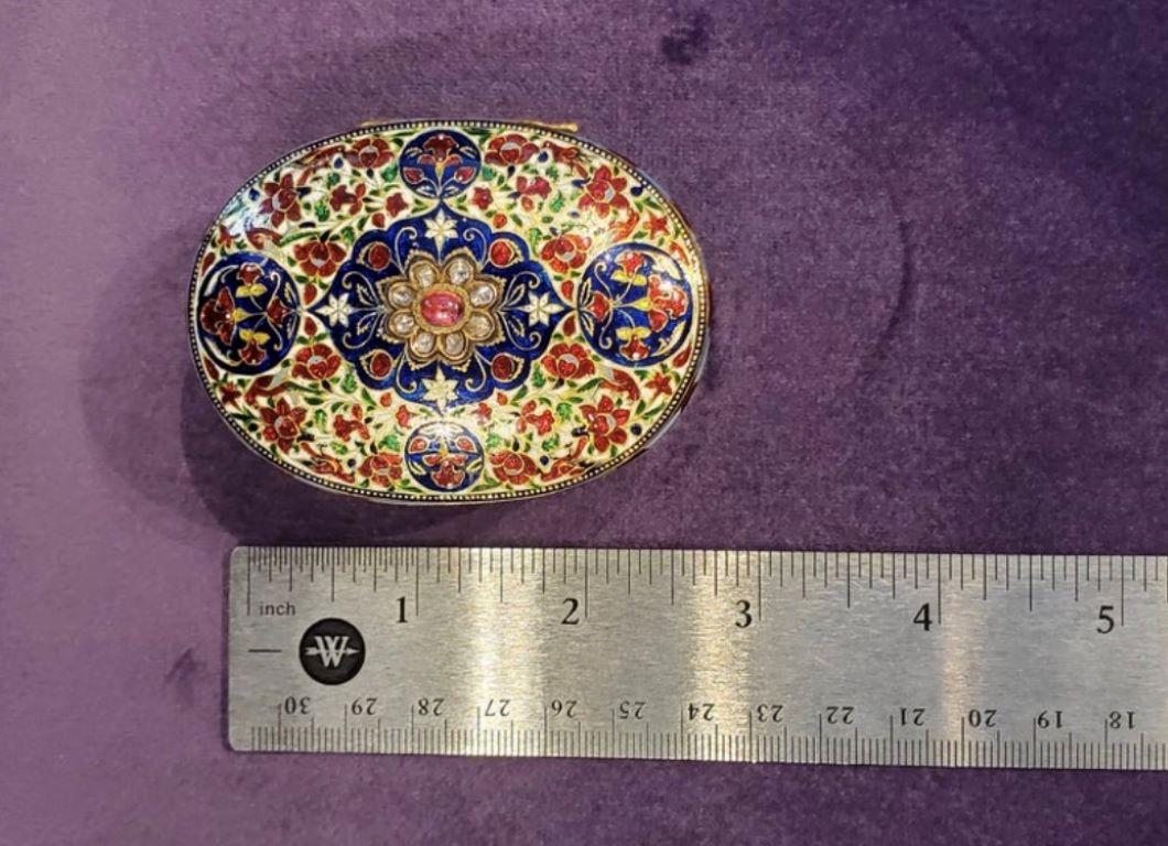 19th Century Indian Enamel Gold Box For Sale 12