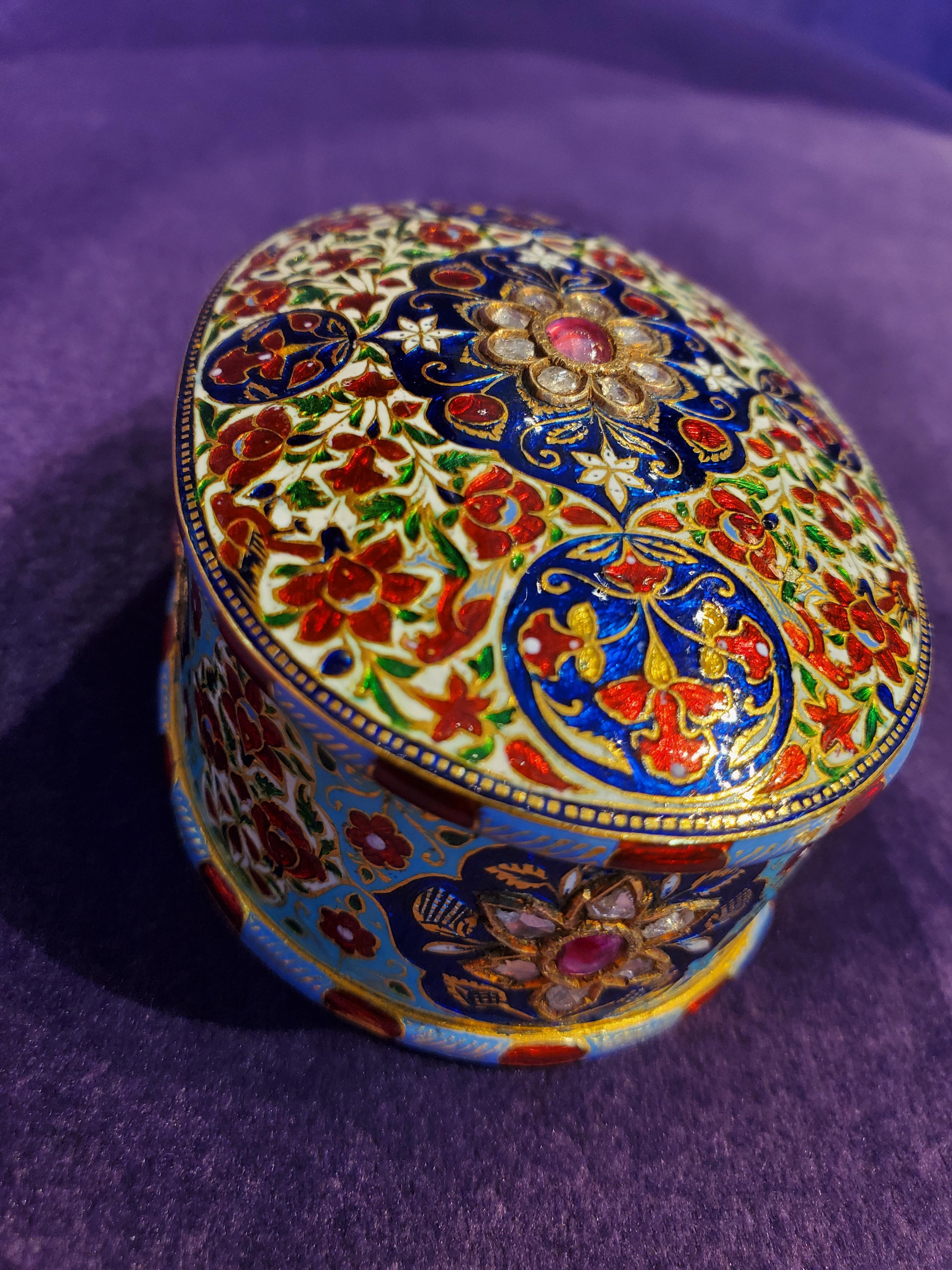 19th Century Indian Enamel Gold Box For Sale 1