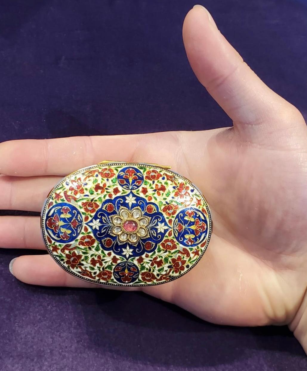 19th Century Indian Enamel Gold Box For Sale 1