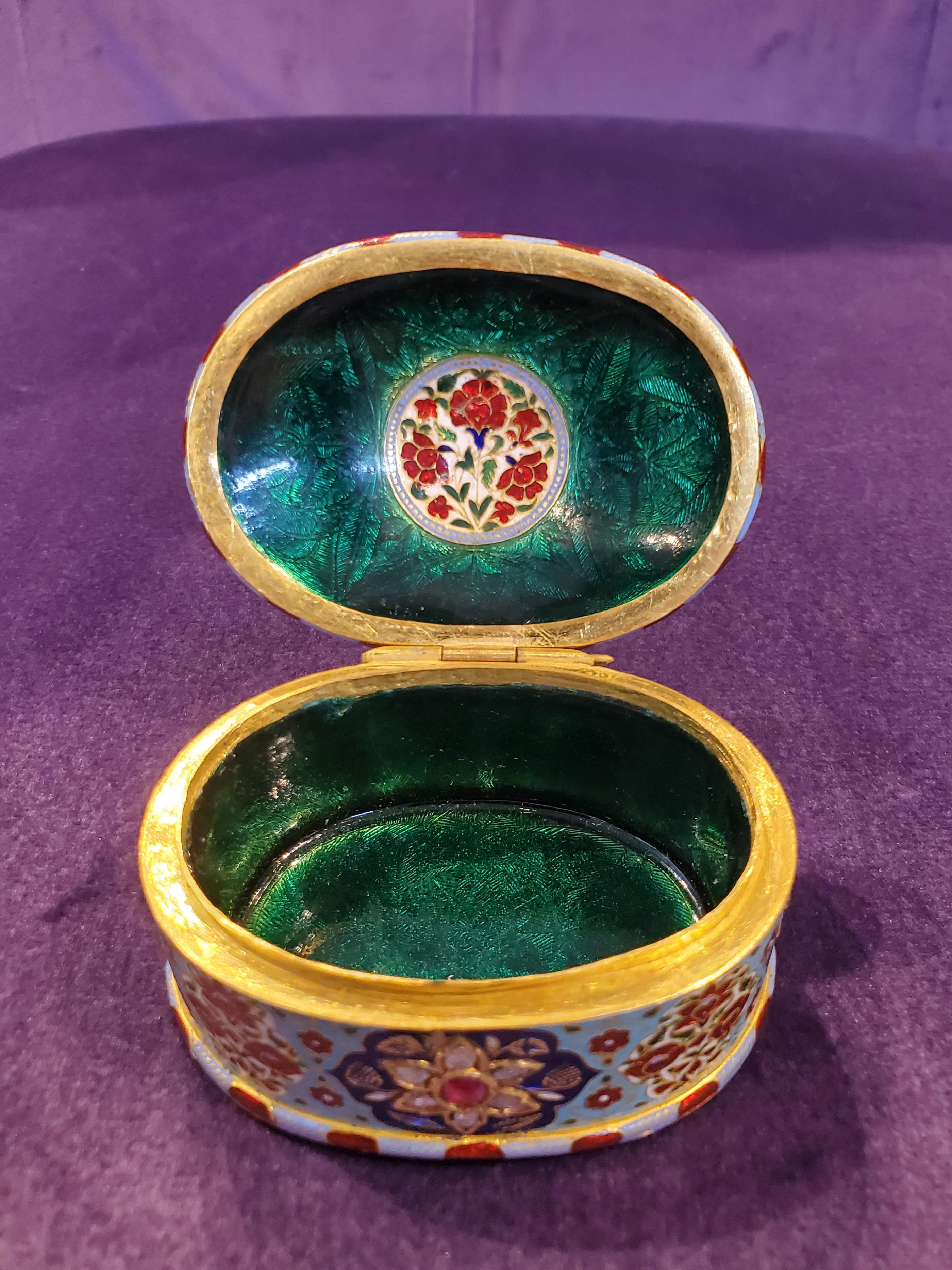 19th Century Indian Enamel Gold Box For Sale 3