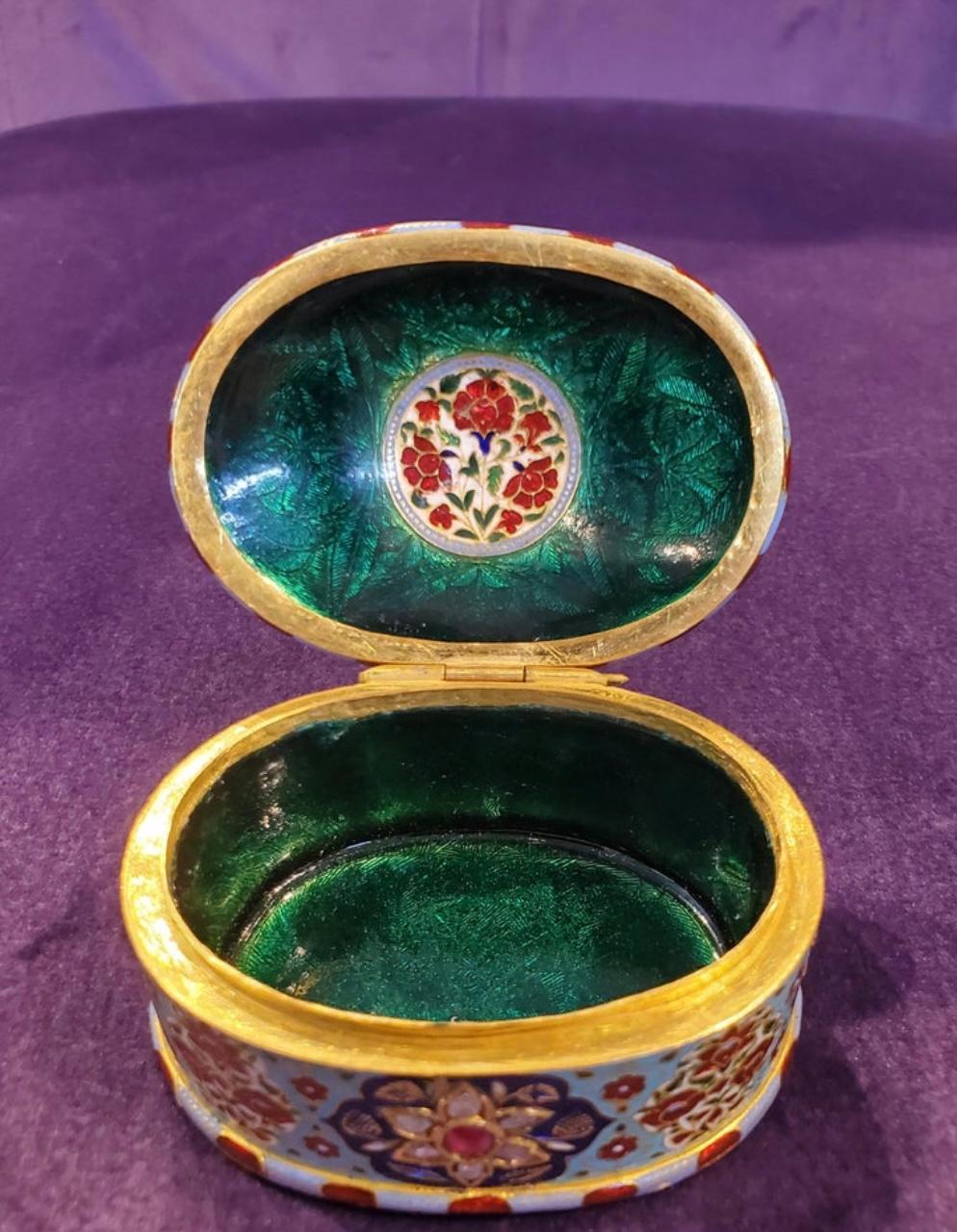 19th Century Indian Enamel Gold Box For Sale 2