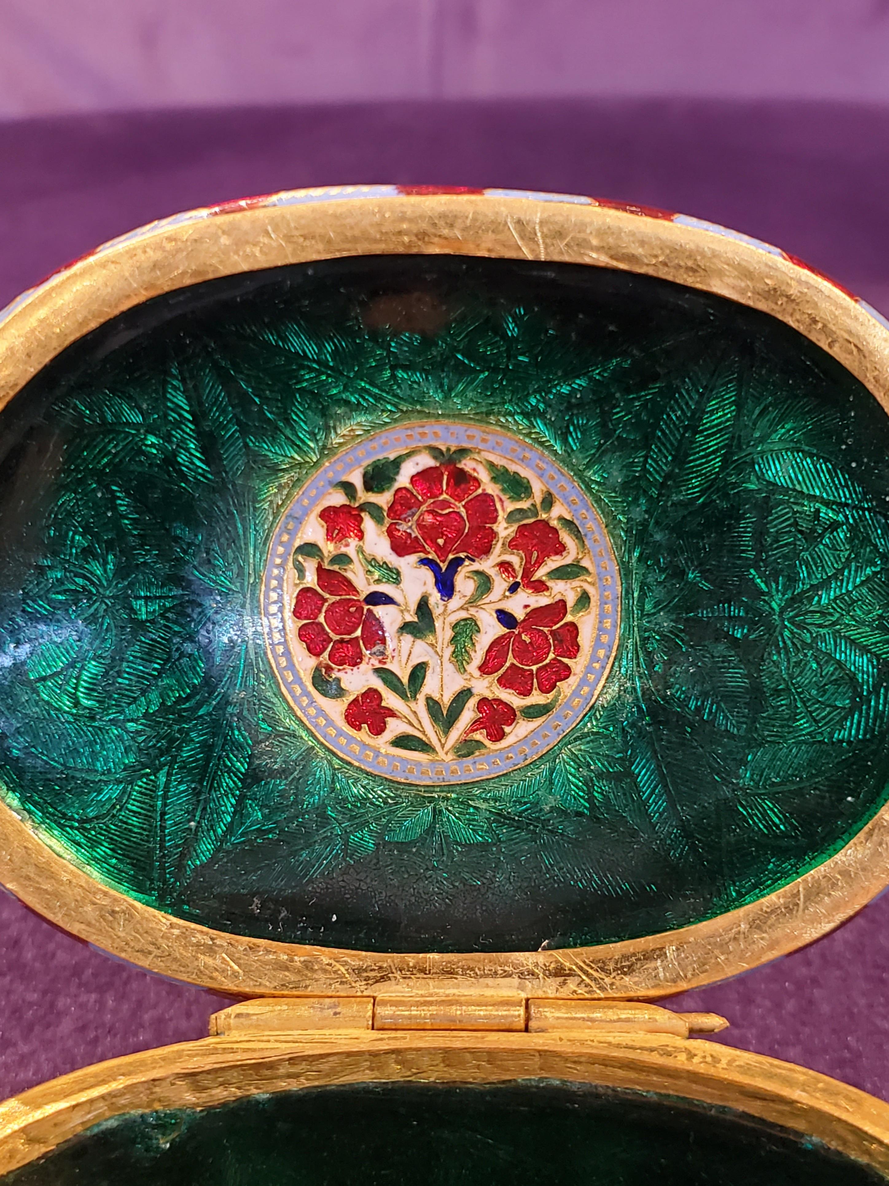 19th Century Indian Enamel Gold Box For Sale 6