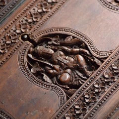 Boîte à oiseaux indienne sculptée à la main du 19ème siècle