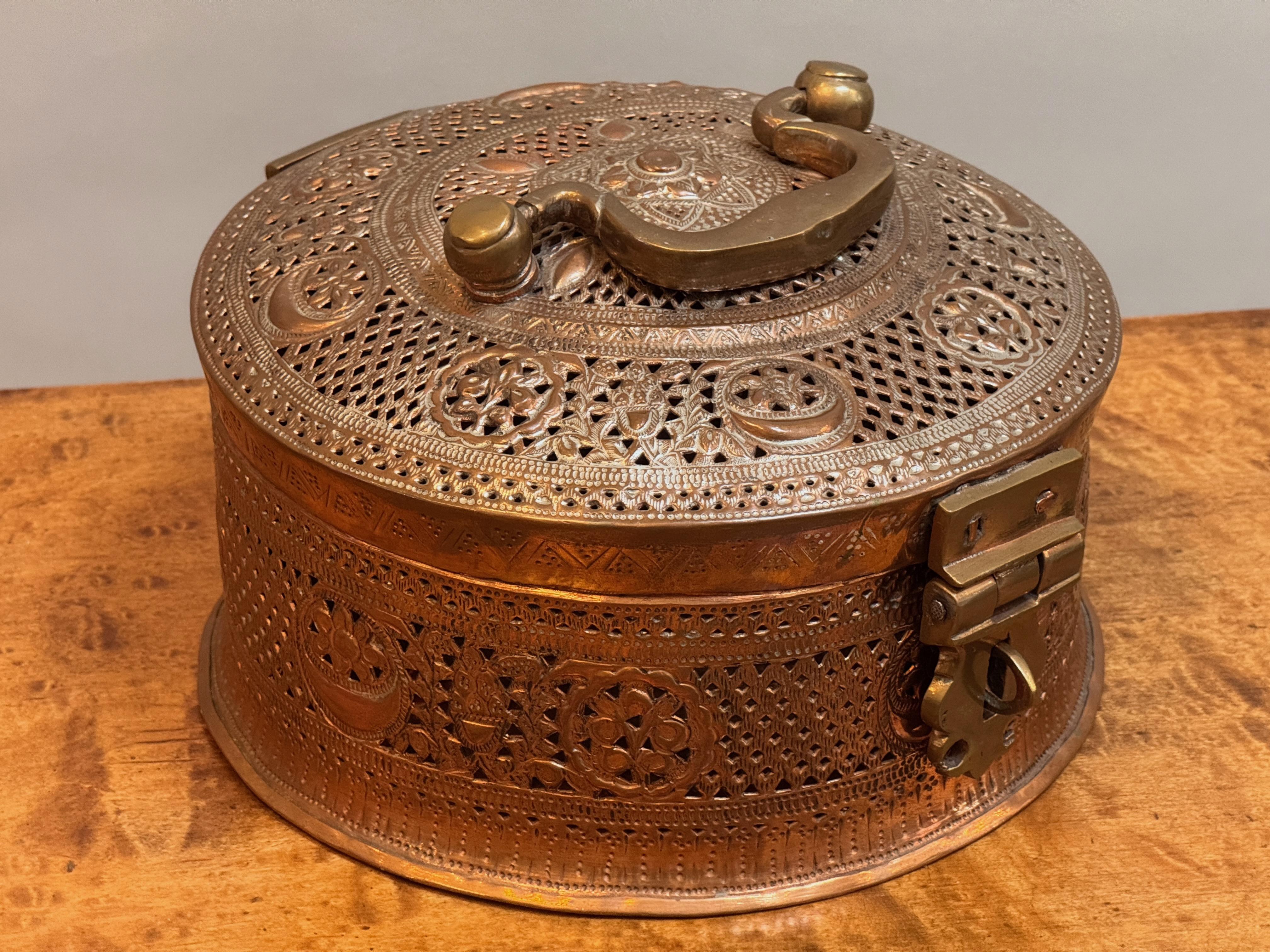 Indiano Scatola di rame reticolata indiana 