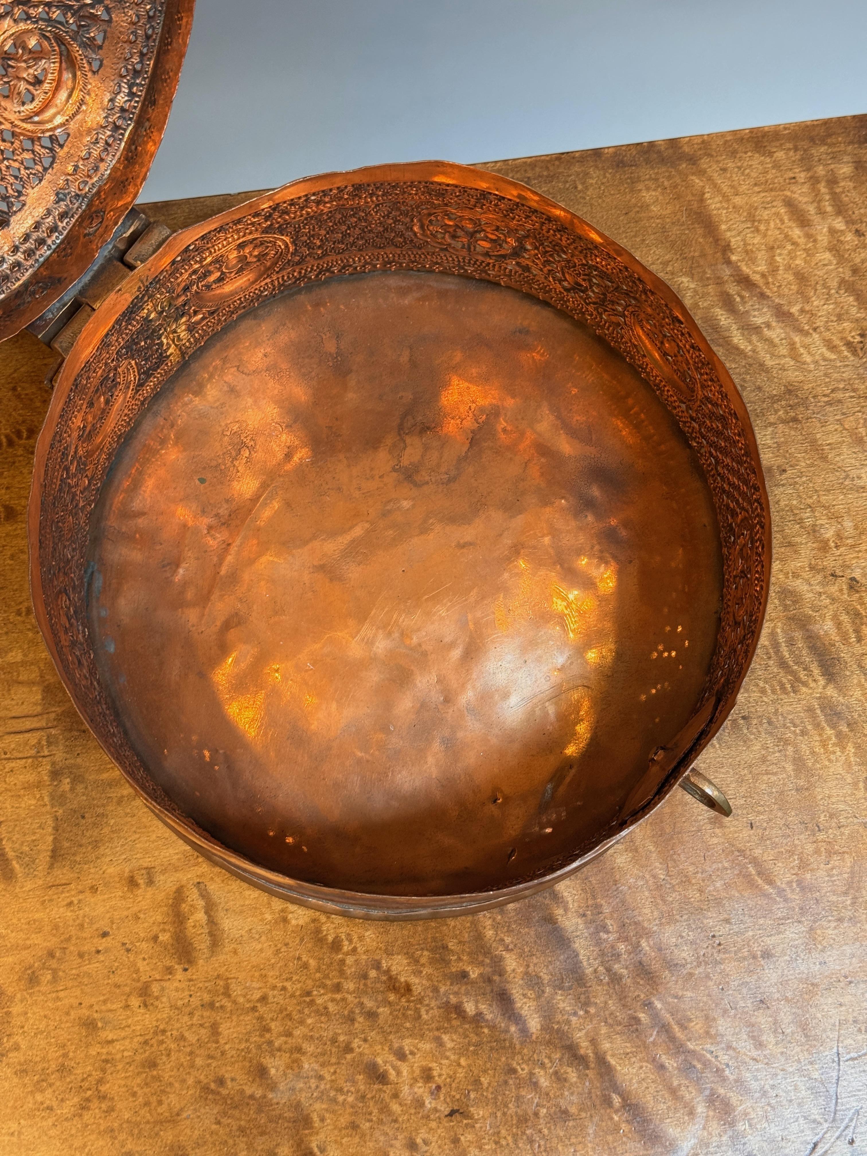 Scatola di rame reticolata indiana 