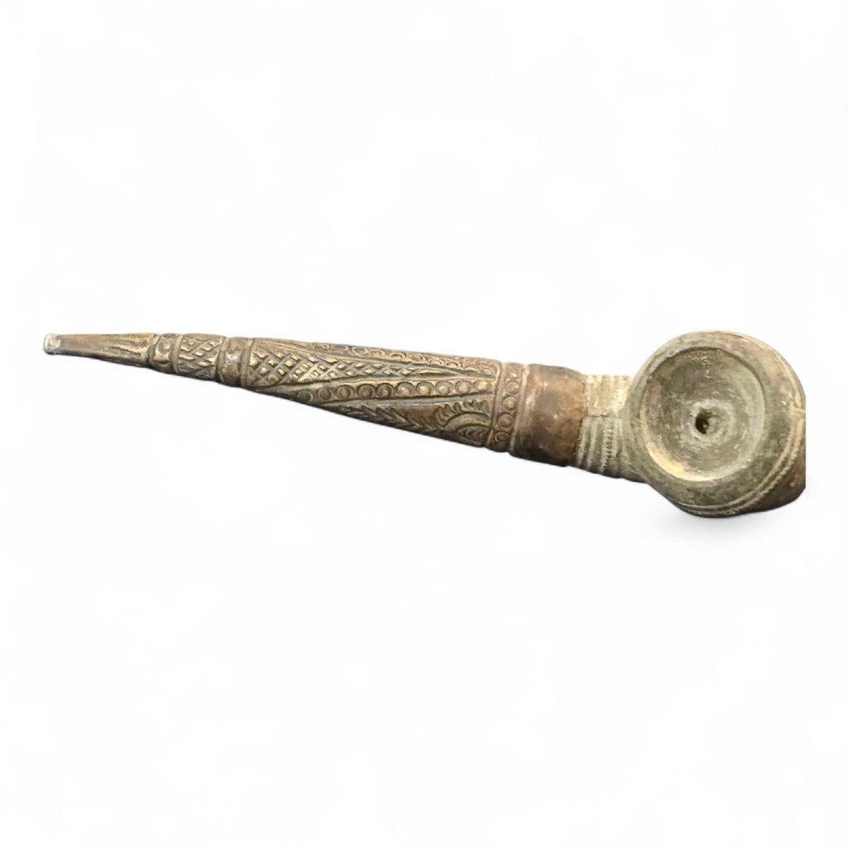 Sculpté à la main Pipe indienne du XIXe siècle - Pierre sculptée et métal plaqué argent en vente