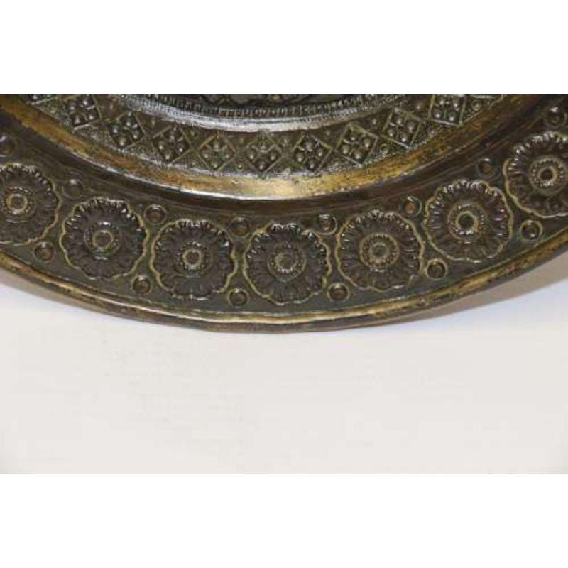 Plaque en cuivre et laiton de la période du Raj indien du XIXe siècle, vers 1880 en vente 3