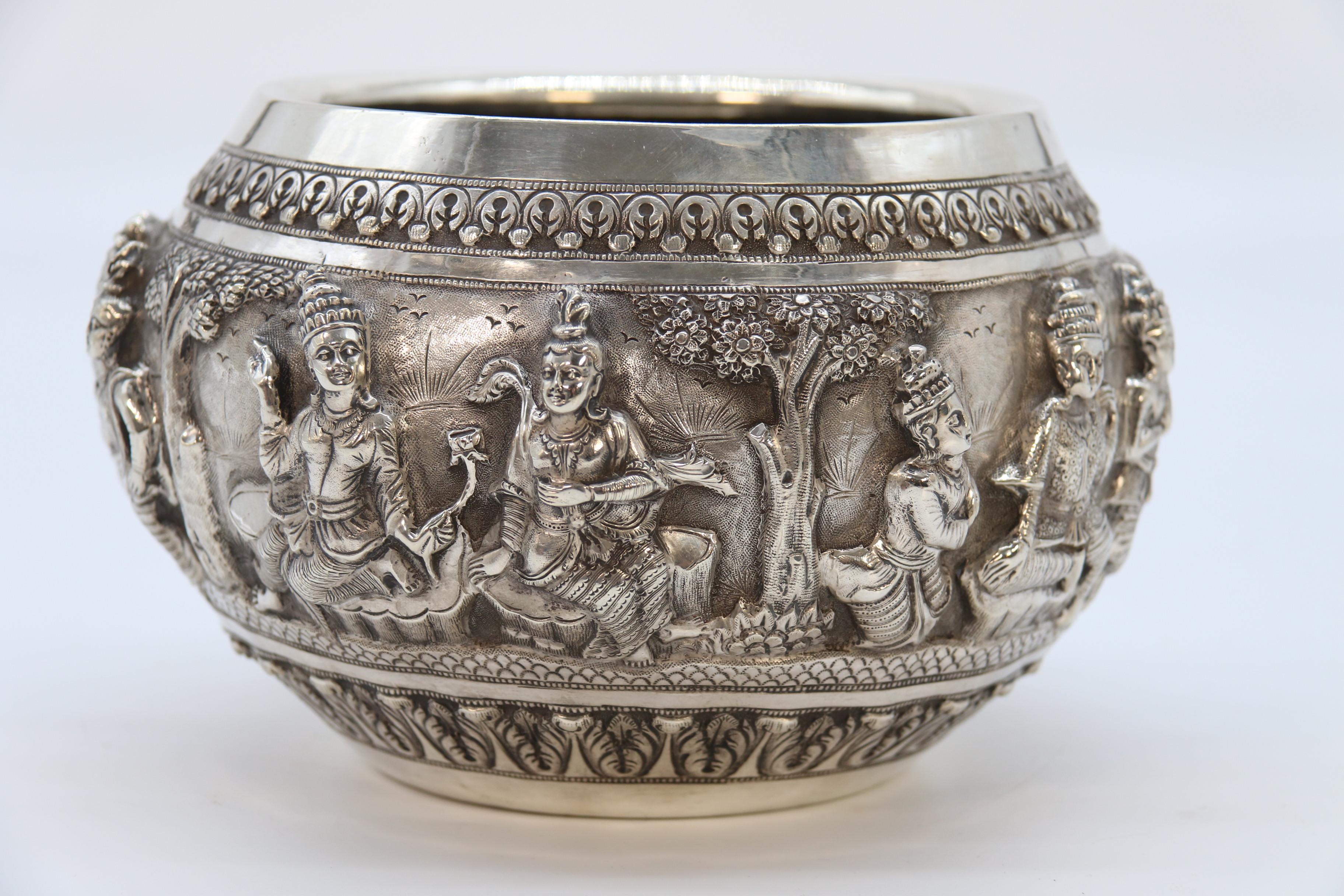 19th century Indian silver Raj period deep relief repousse work bowl circa 1870 For Sale 3