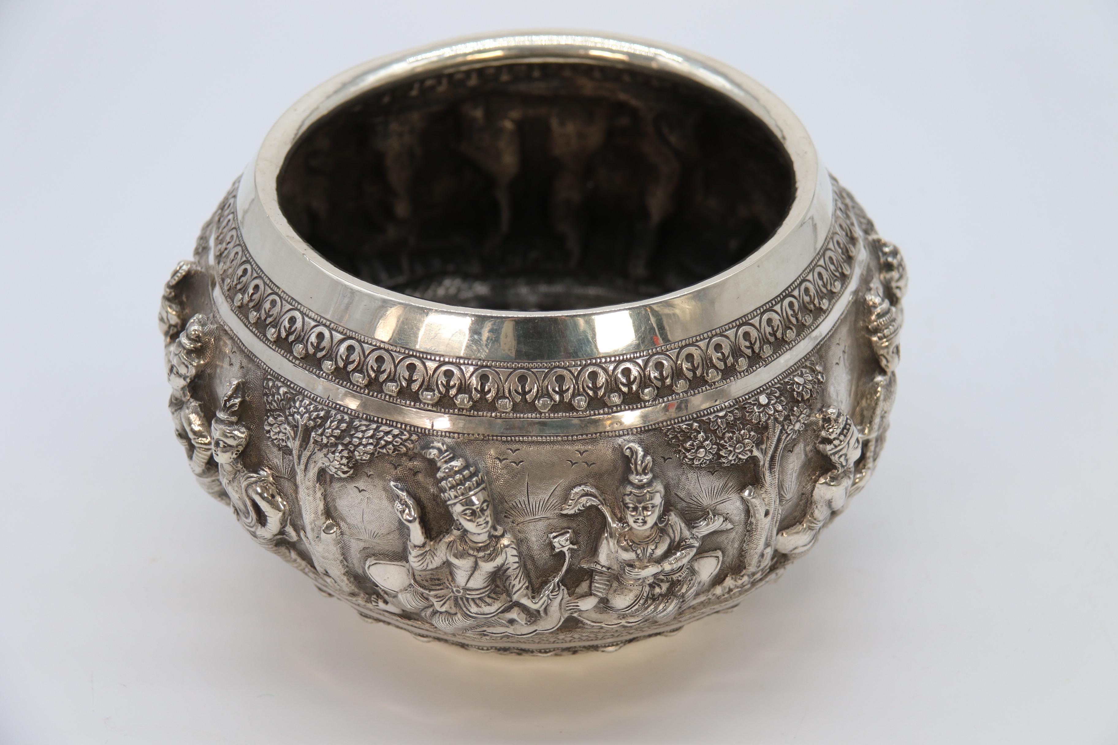 19th century Indian silver Raj period deep relief repousse work bowl circa 1870 For Sale 4
