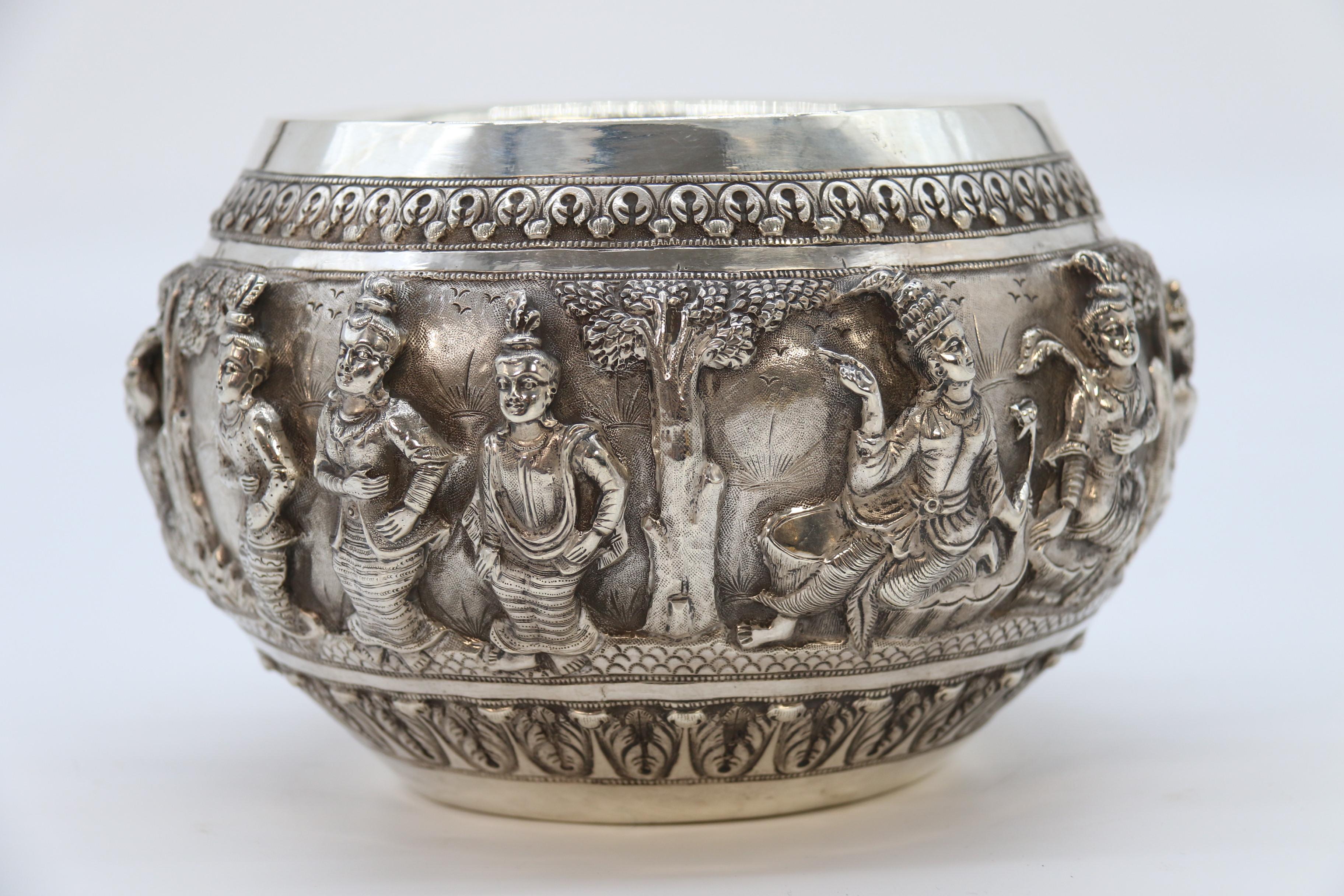 19th century Indian silver Raj period deep relief repousse work bowl circa 1870 For Sale 2