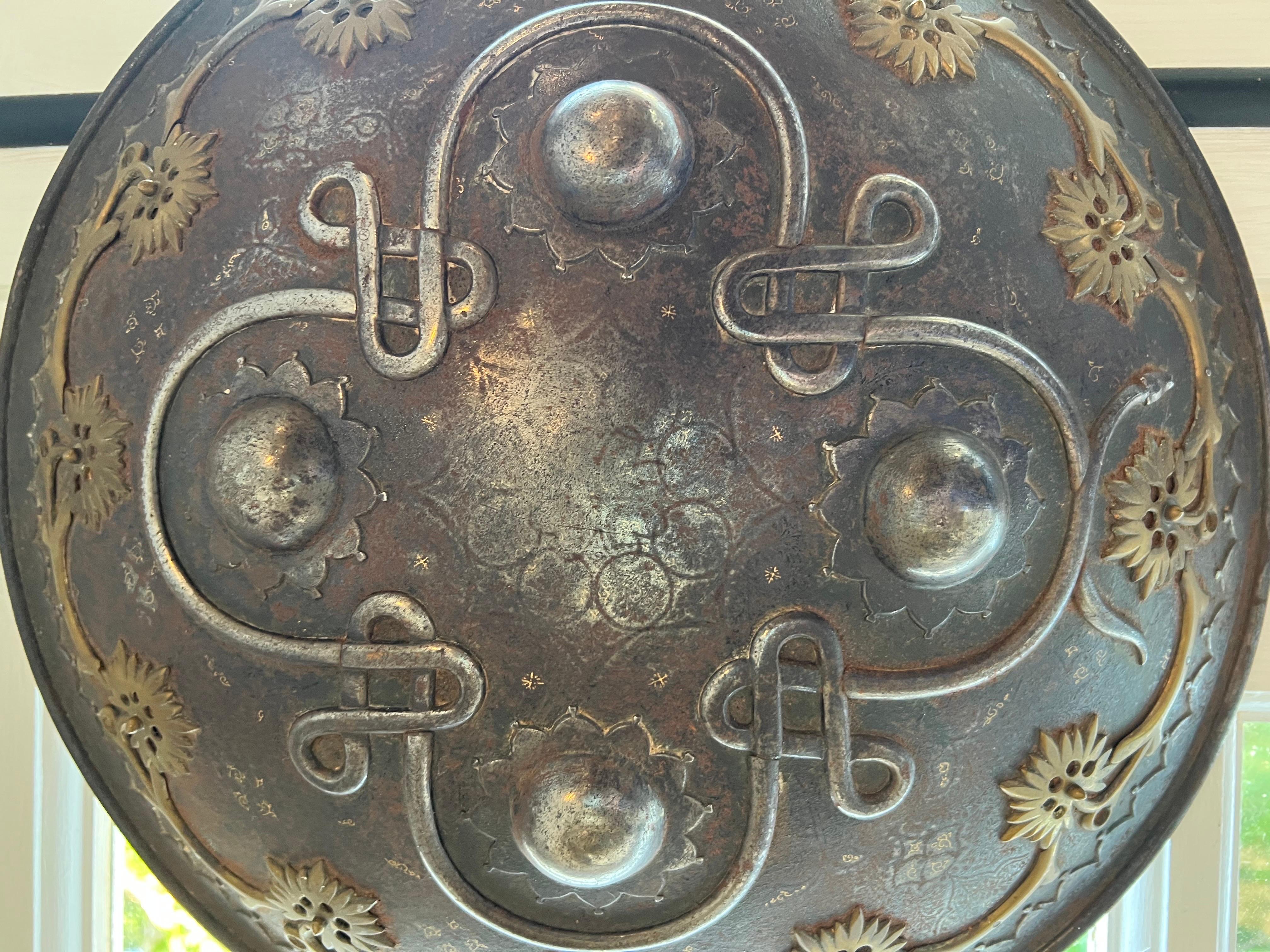  Shield en acier séparé indo-persan du 19e siècle Bon état - En vente à Redding, CT