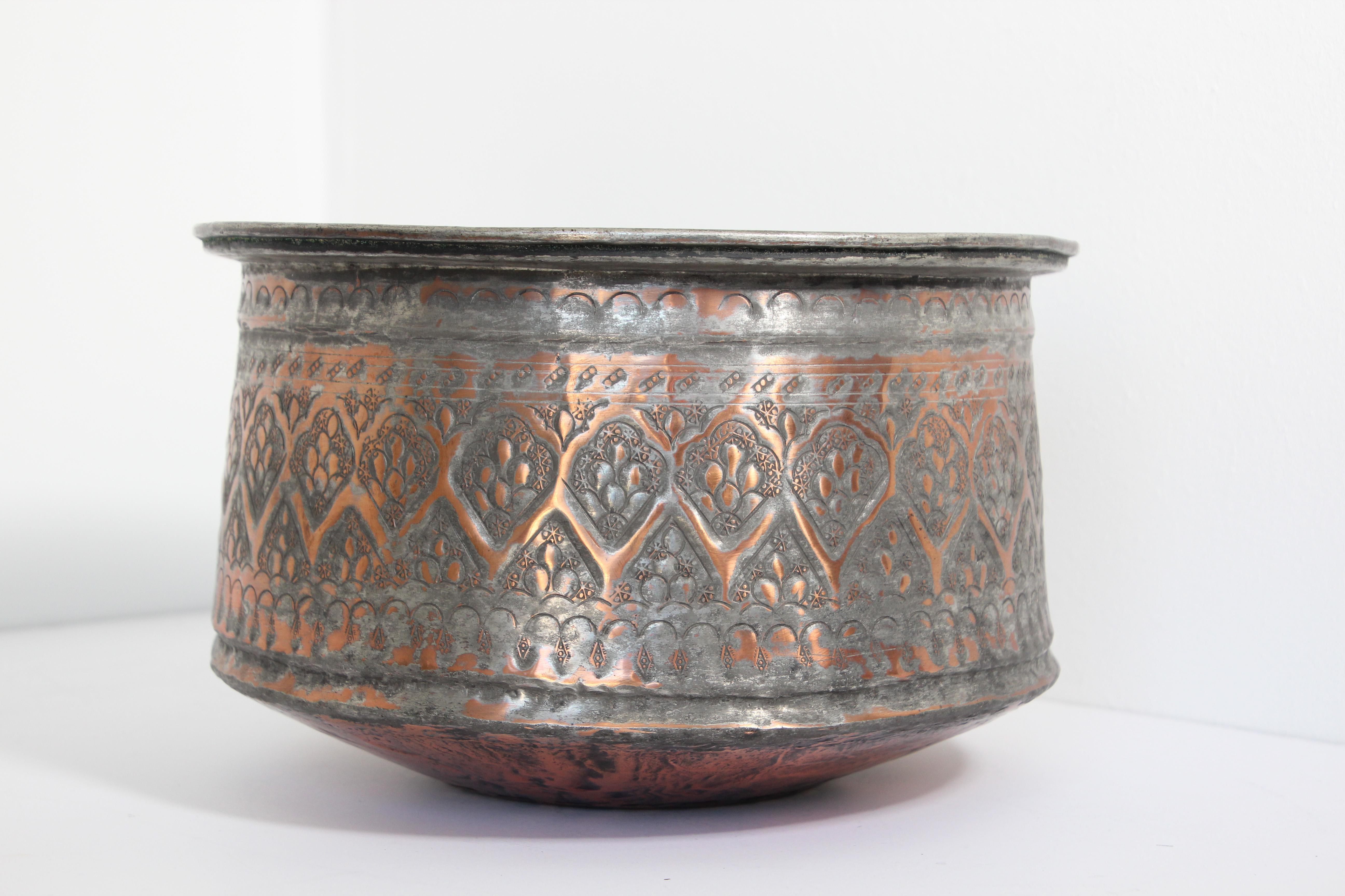 19th Century Indo Persian Mughal Tinned Copper Bowl For Sale 6
