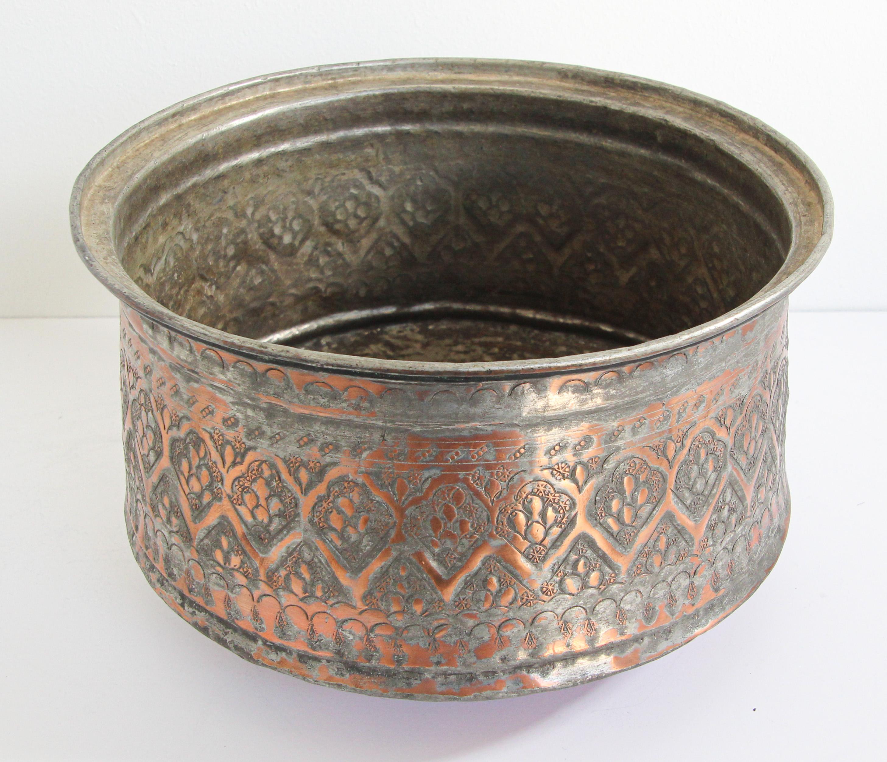 19th Century Indo Persian Mughal Tinned Copper Bowl For Sale 10