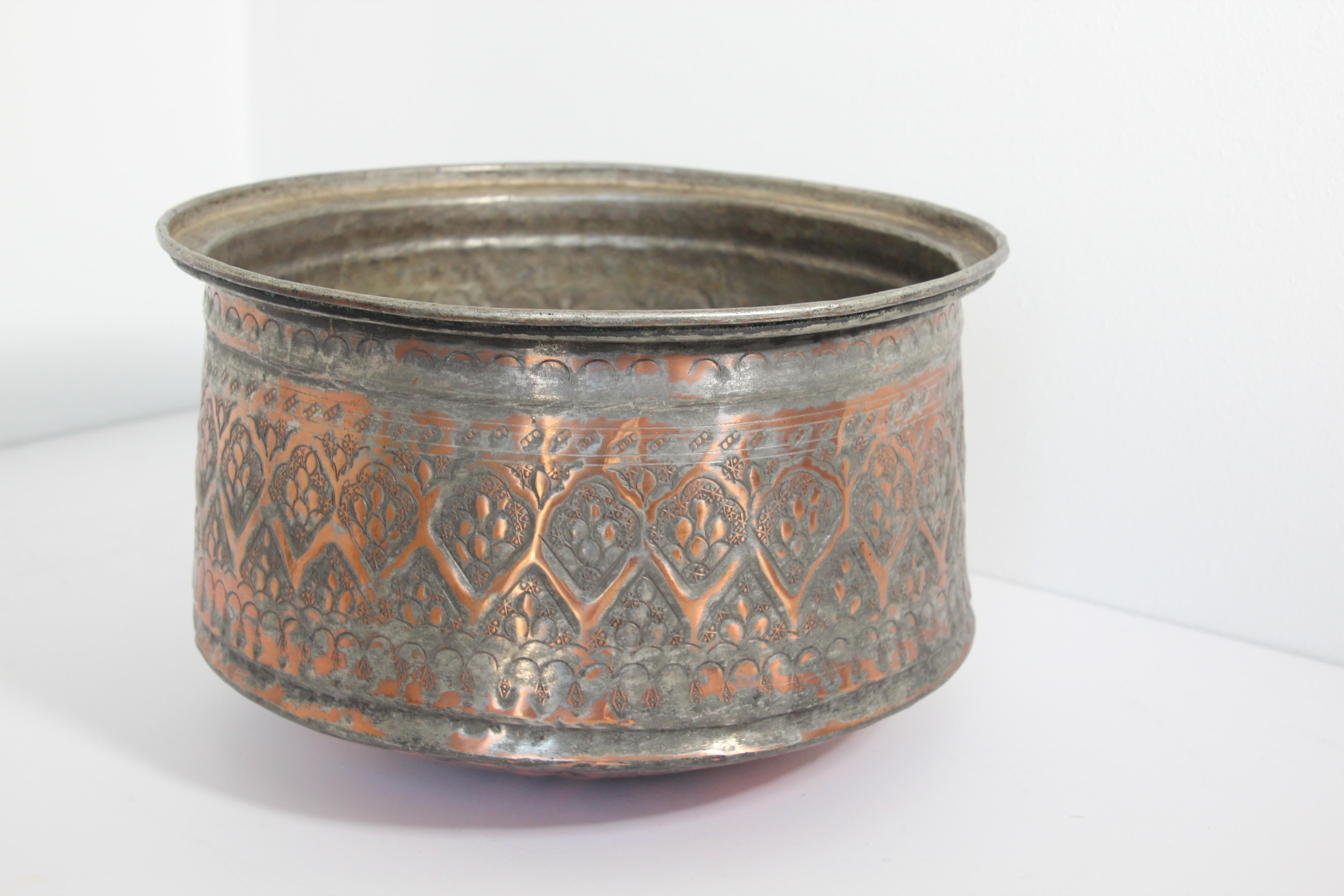 19th Century Indo Persian Mughal Tinned Copper Bowl For Sale 11