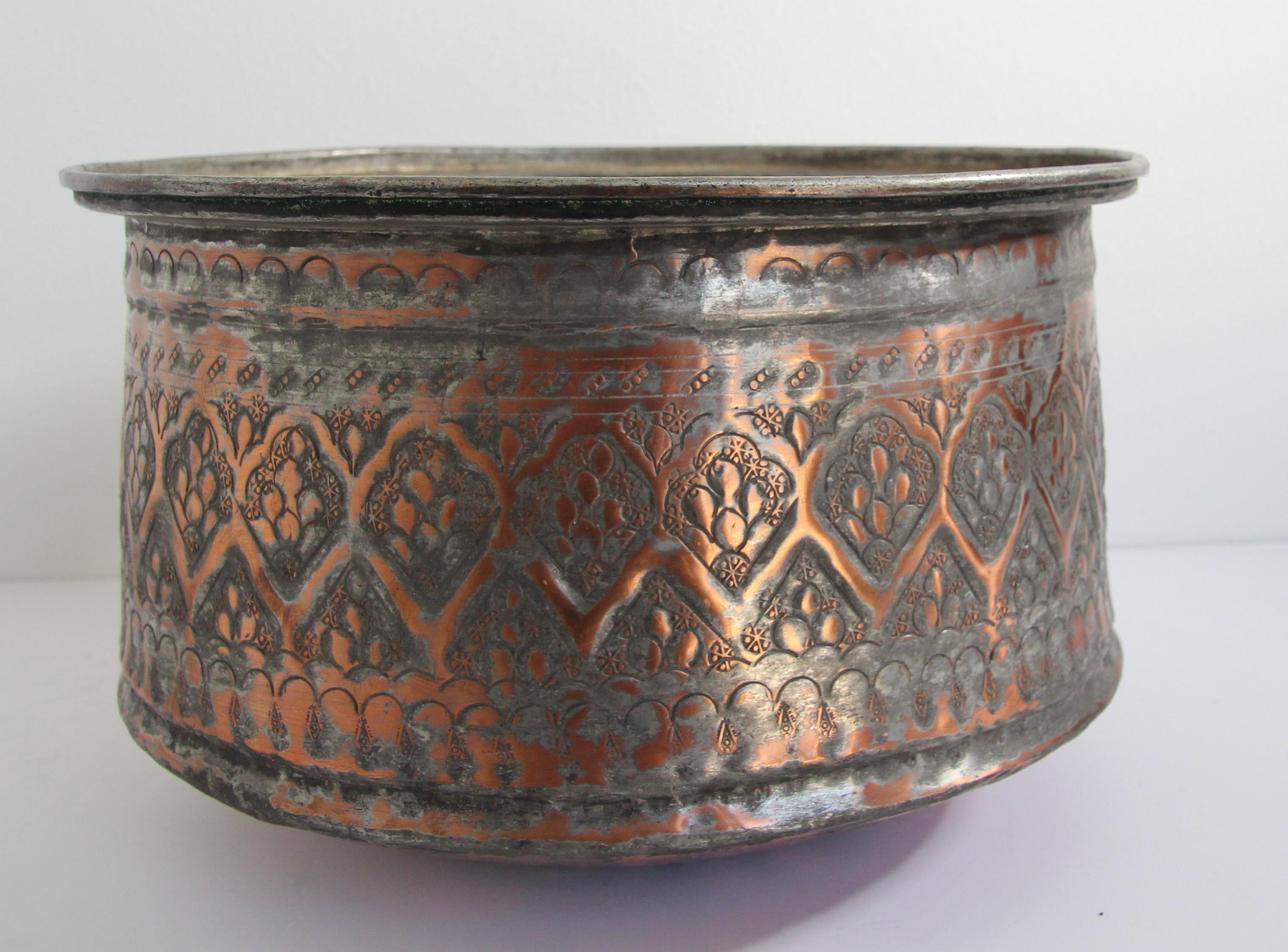 Large 19th century tinned copper Indo Persian Mughal copper bowl vessel.
Great patina on handcrafted and embossed metal tin copper bowl with floral geometric designs
Antique patina.
Early 19th century, Mughal style, great Islamic Art, Museum