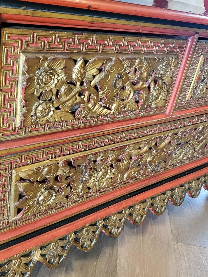 19th Century Indonesian Lamari Palembang Display Cabinet In Good Condition For Sale In Forney, TX
