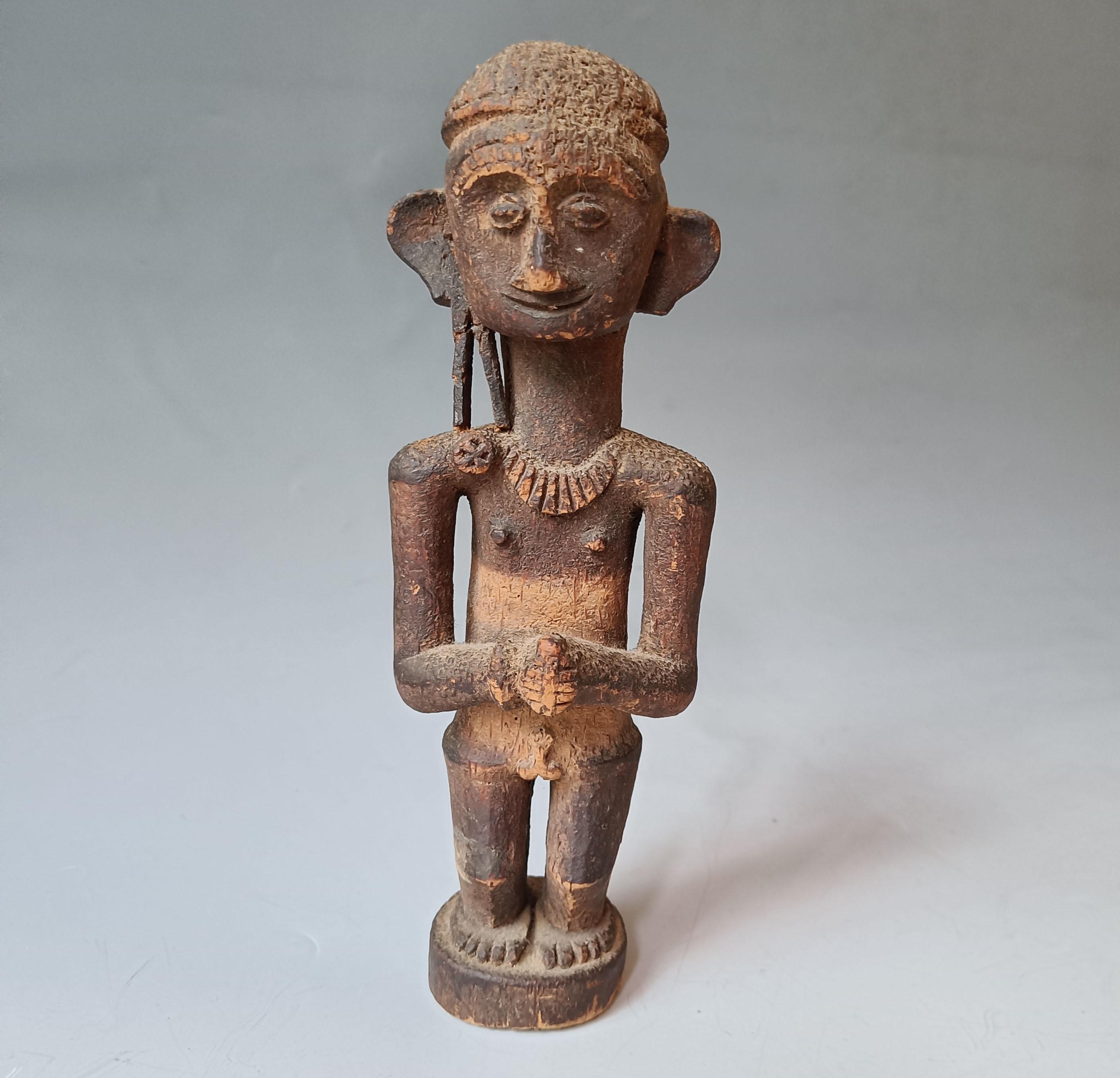  Figure d'ancêtre Nias (Adu Zatua) indonésienne du 19e siècle - Art tribal des îles Nias

Une captivante figure d'ancêtre Adu Zatua des îles Nias, en Indonésie. Sculptée à la main dans du bois de palmier, cette sculpture tribale du XIXe siècle