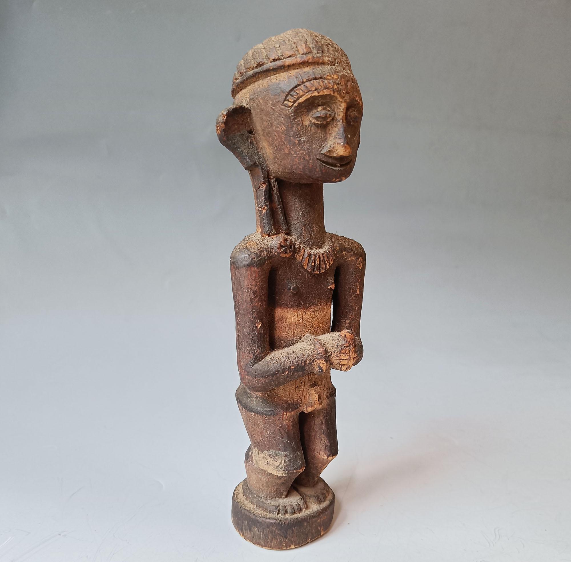 Indonésien Figure d'ancêtre de Nias (Adu Zatua) indonésienne du 19e siècle - Tribal Art en vente
