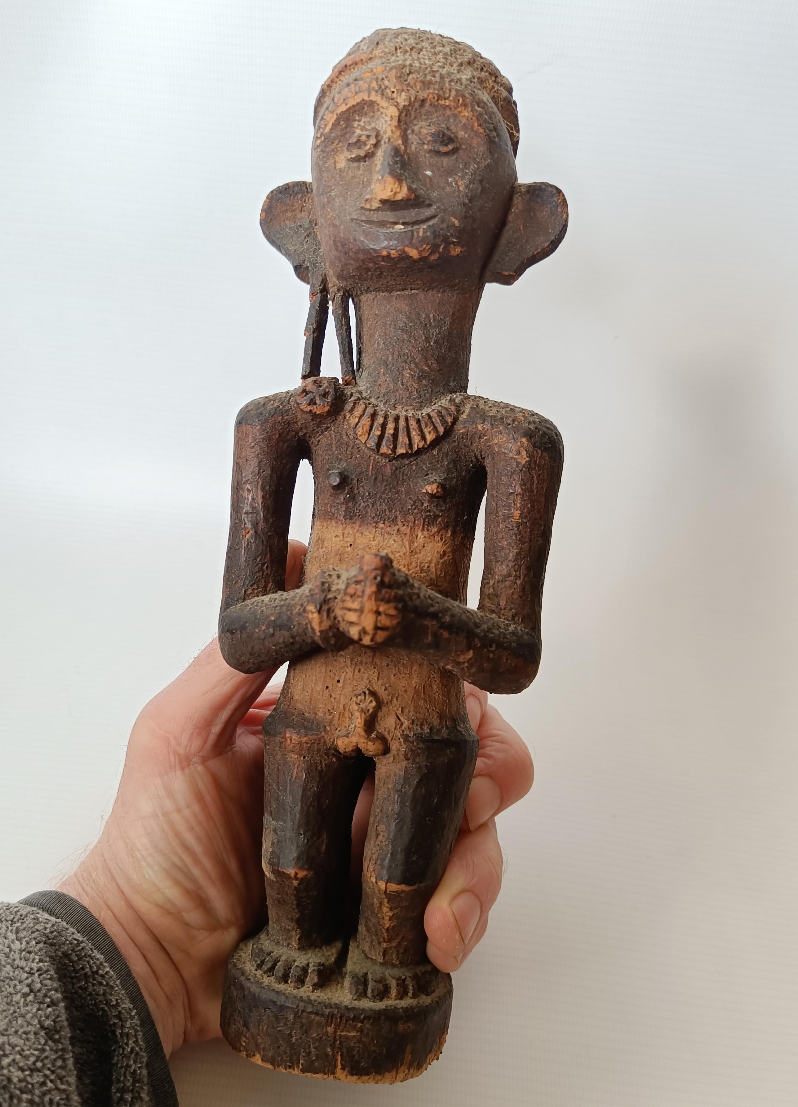 20ième siècle Figure d'ancêtre de Nias (Adu Zatua) indonésienne du 19e siècle - Tribal Art en vente