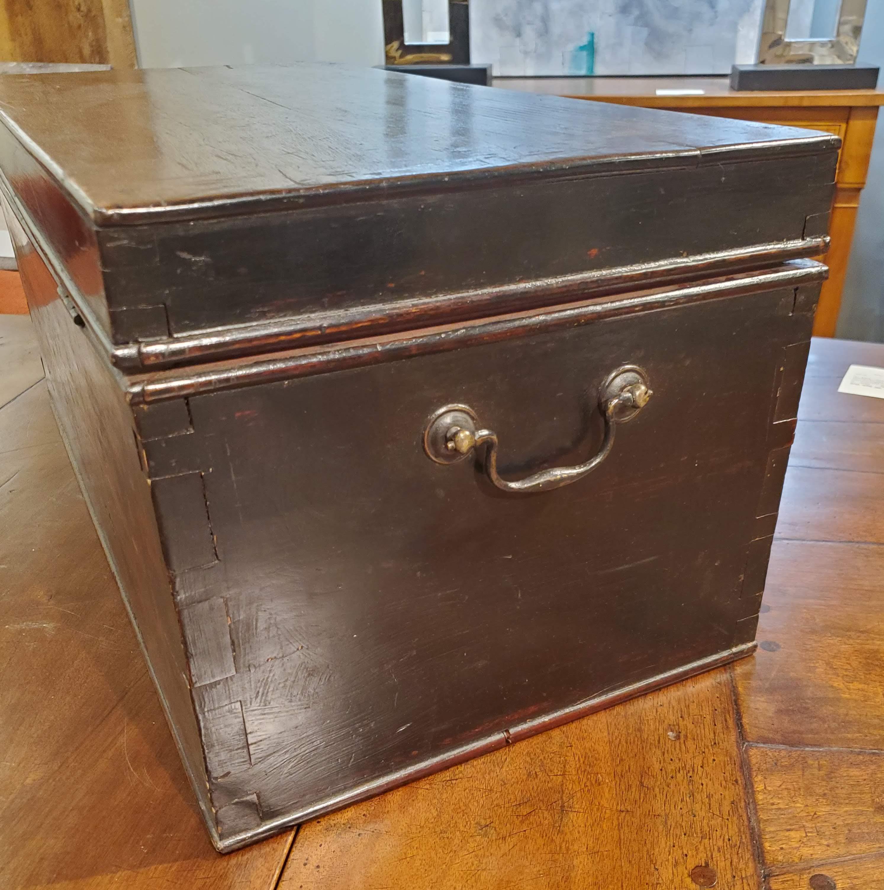 Hand-Crafted 19th Century Indonesian Red and Black Lacquered Document Box with Brass Handles For Sale