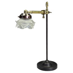 Lampada da tavolo regolabile industriale del XIX secolo con paralume opalino a volant